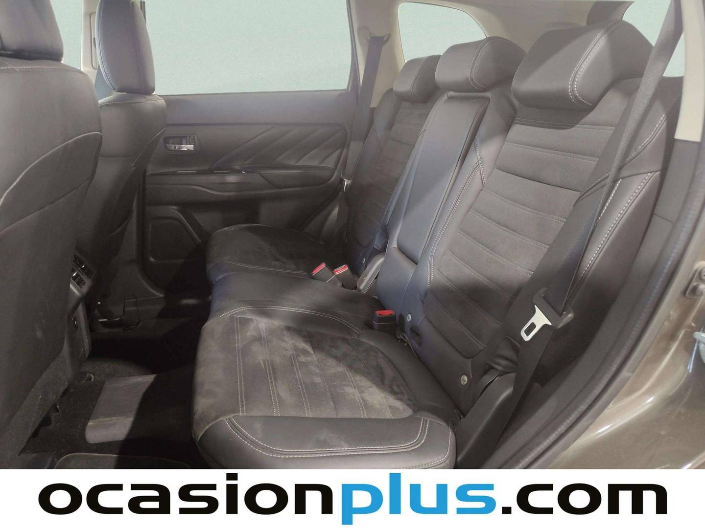 Foto asientos traseros Mitsubishi Outlander Mitsubishi Outlander 2.4 PHEV Kaiteki 4WD Auto (224 CV)