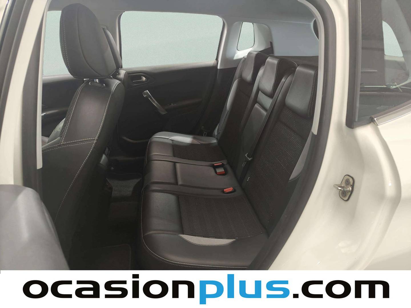 Foto asientos traseros Peugeot 2008 Peugeot 2008 BlueHDi 100 Allure (100 CV)