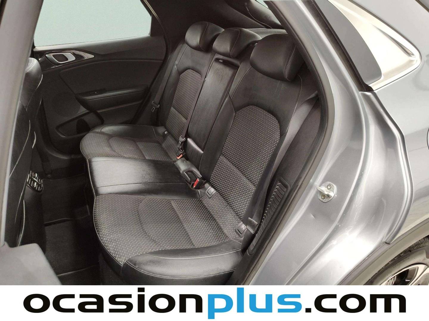 Foto asientos traseros KIA XCeed KIA XCeed 1.6 GDi PHEV eDrive (141 CV)
