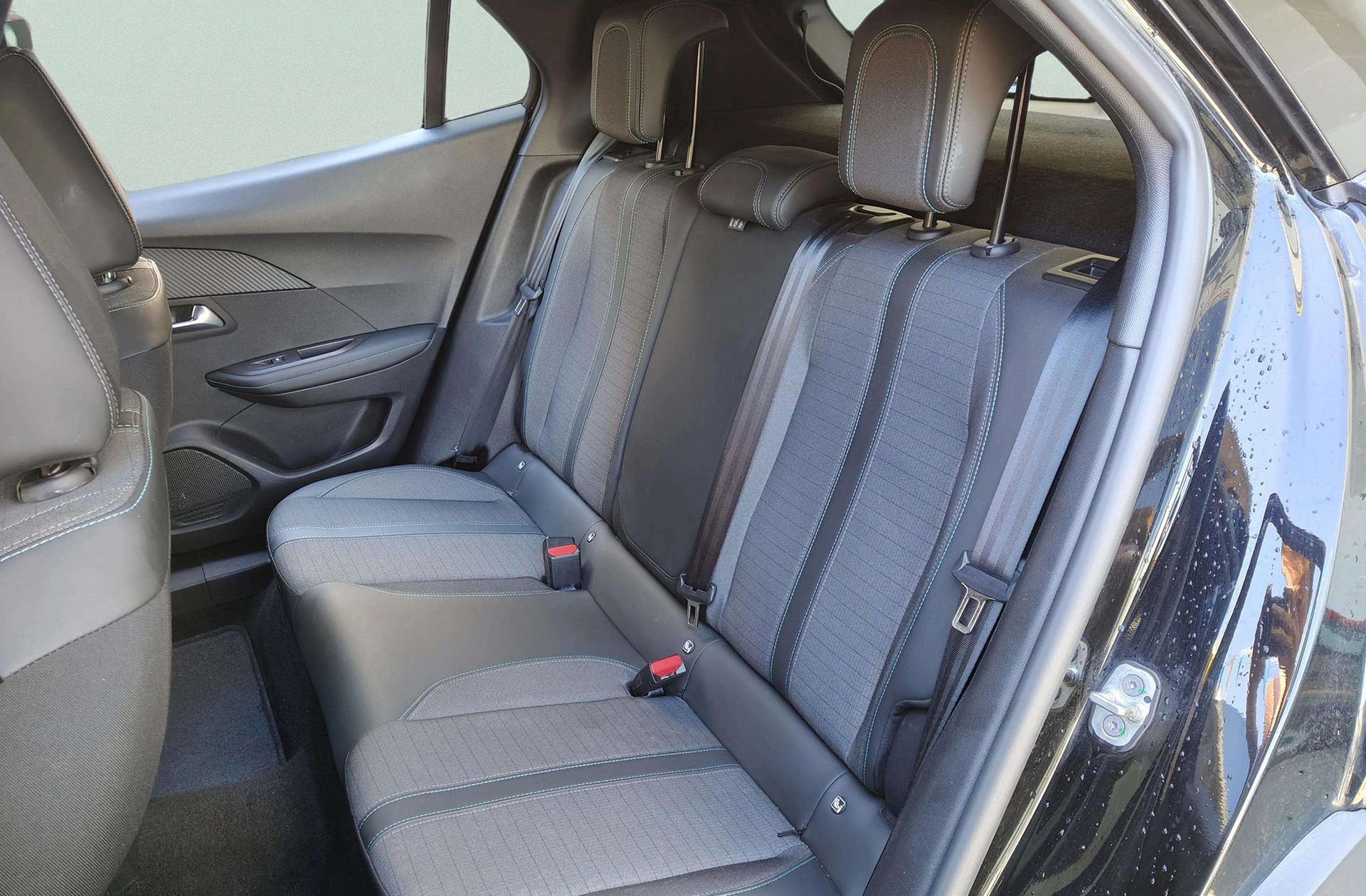 Peugeot 2008 PureTech 130 Allure Pack EAT8 - foto 12