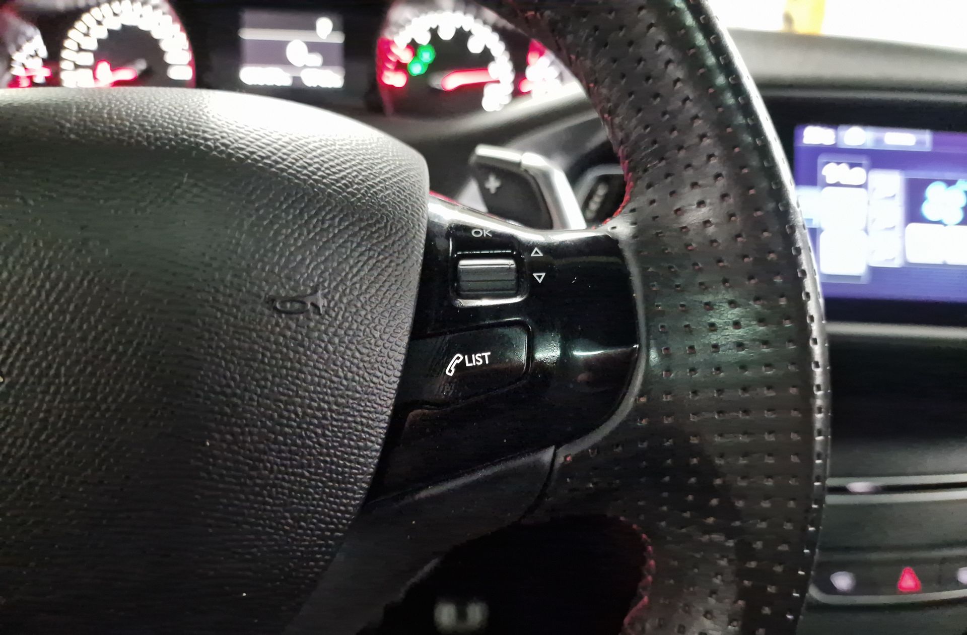 Peugeot 308 SW 2.0 BlueHDi GT EAT6 - foto 30