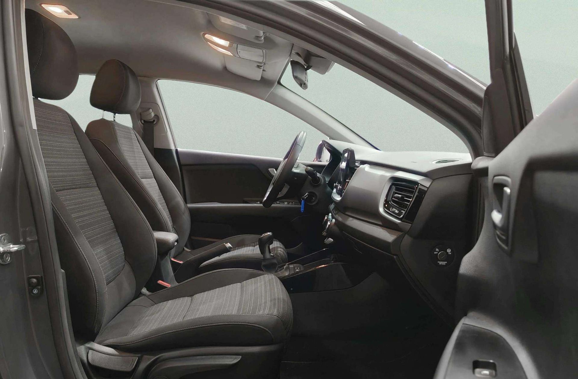 Kia Stonic 1.0 T-GDi MHEV Drive iMT - foto 17