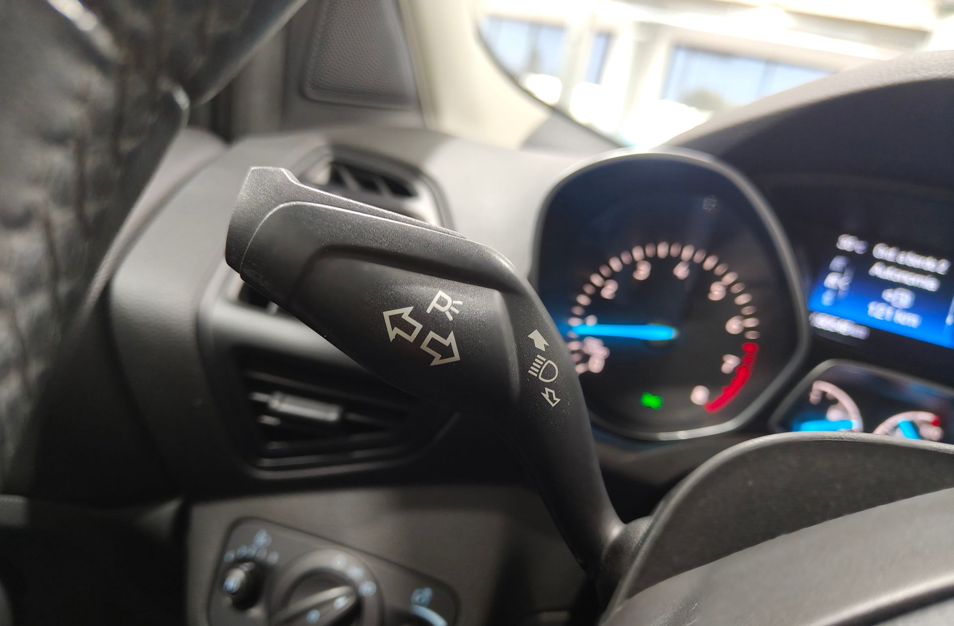 Ford Kuga 1.5 EcoBoost Trend 4x2 - foto 20