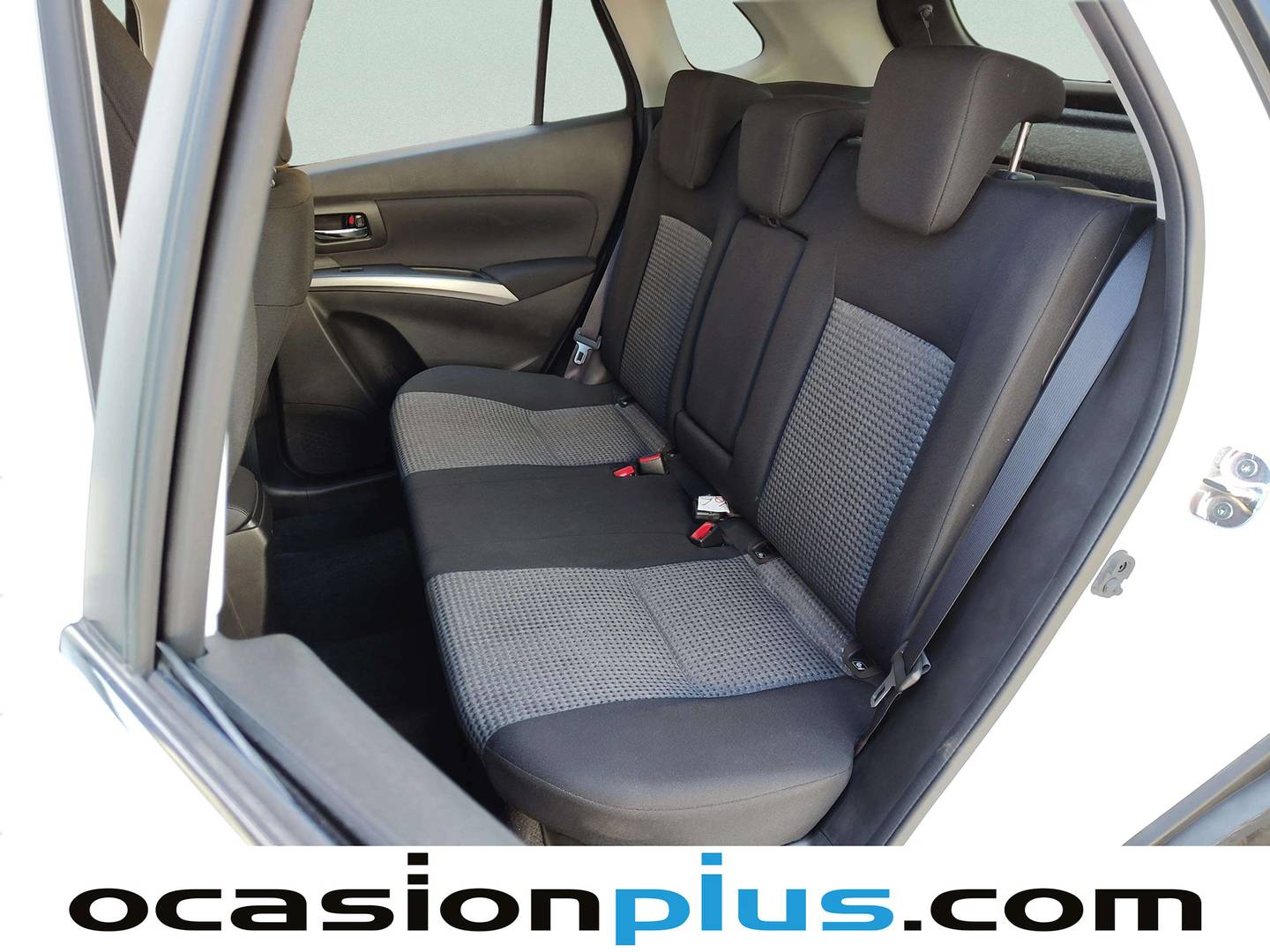 Foto asientos traseros Suzuki S-Cross Suzuki S-Cross 1.4T Mild Hybrid S2 4WD (129 CV)