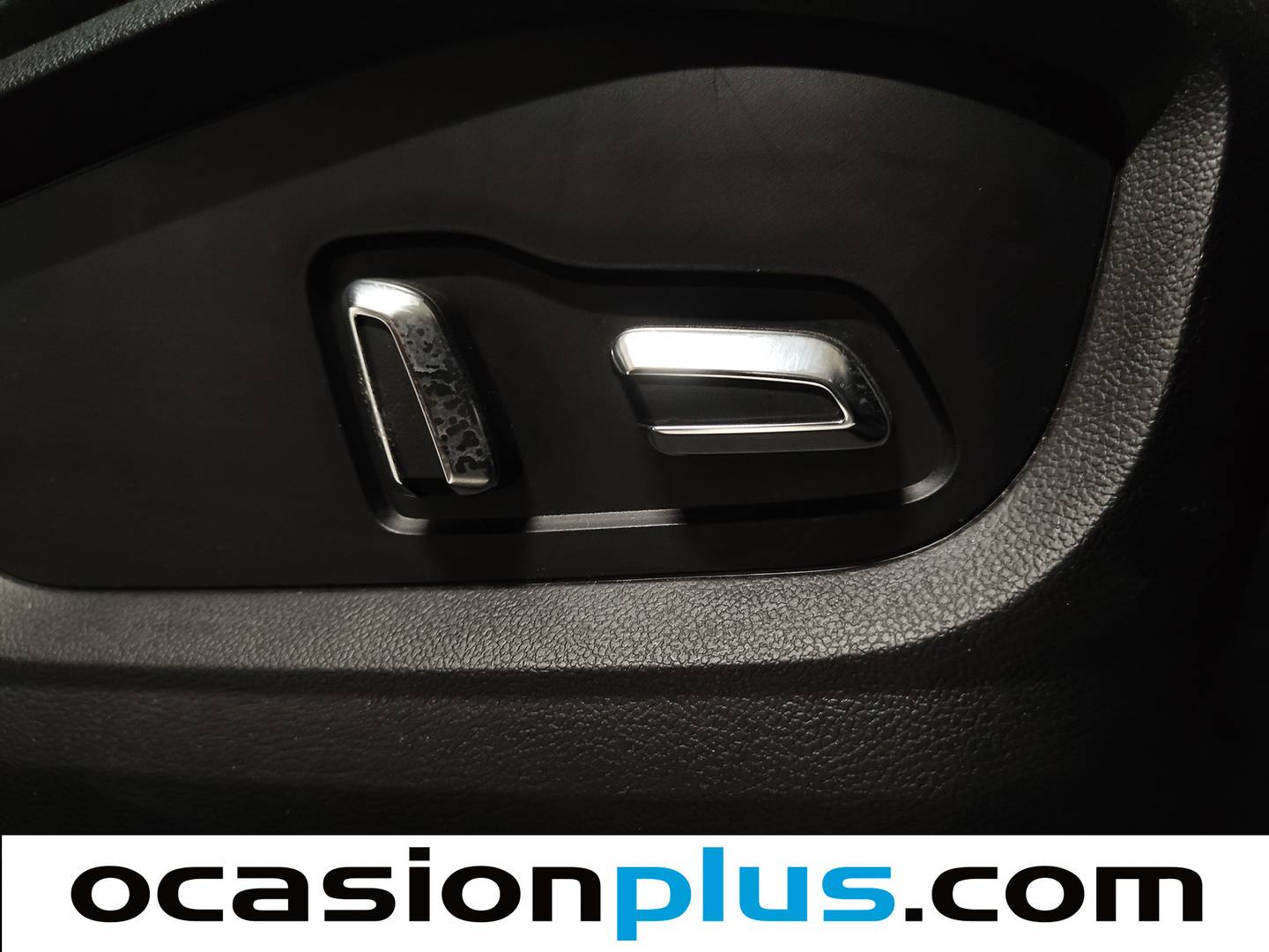 Accesorios del EBRO S800 EBRO S800 1.6 TGDI Premium DCT (147 CV) 7 Plazas