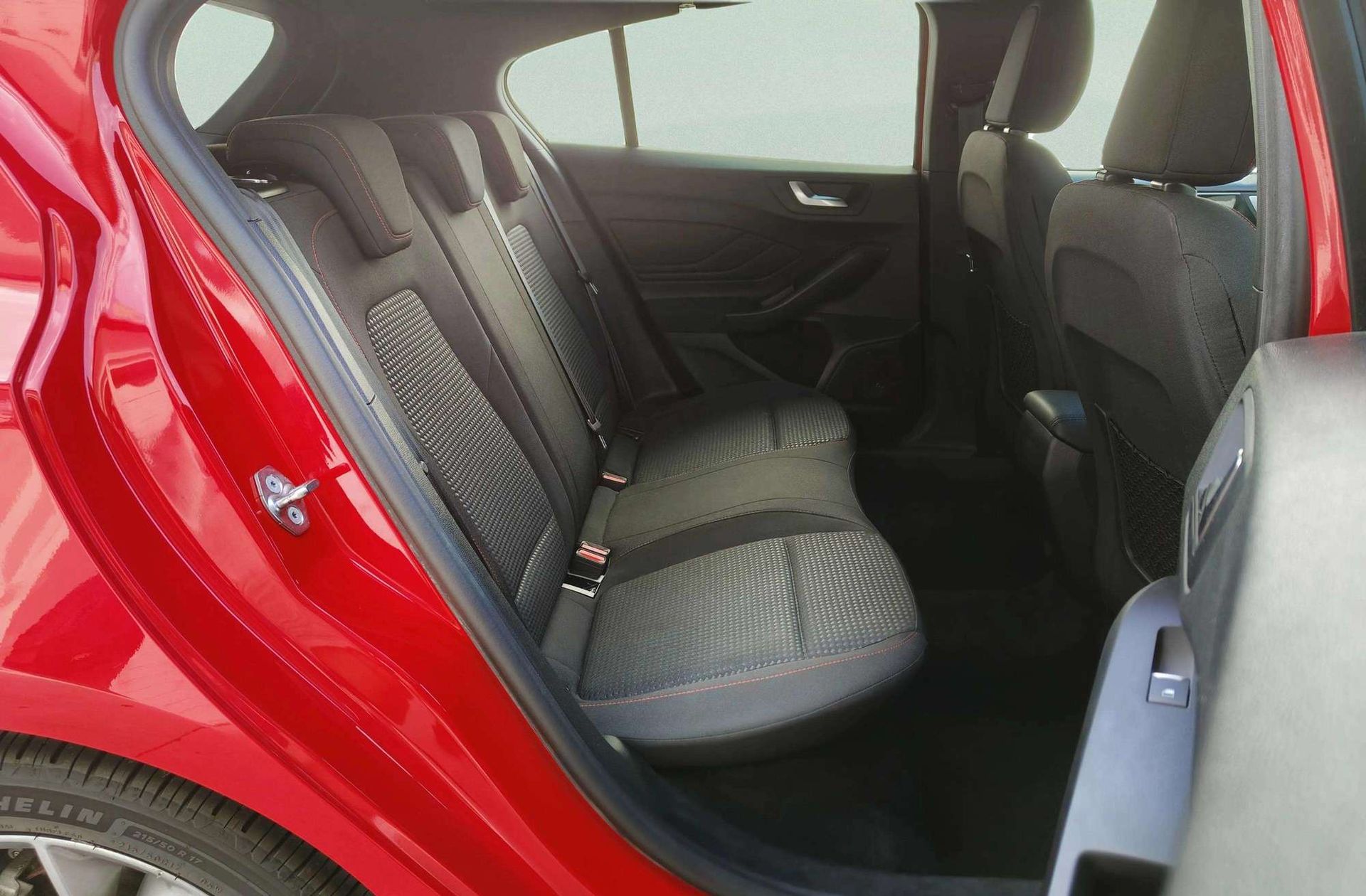 Ford Focus 1.0 EcoBoost ST-Line - foto 22