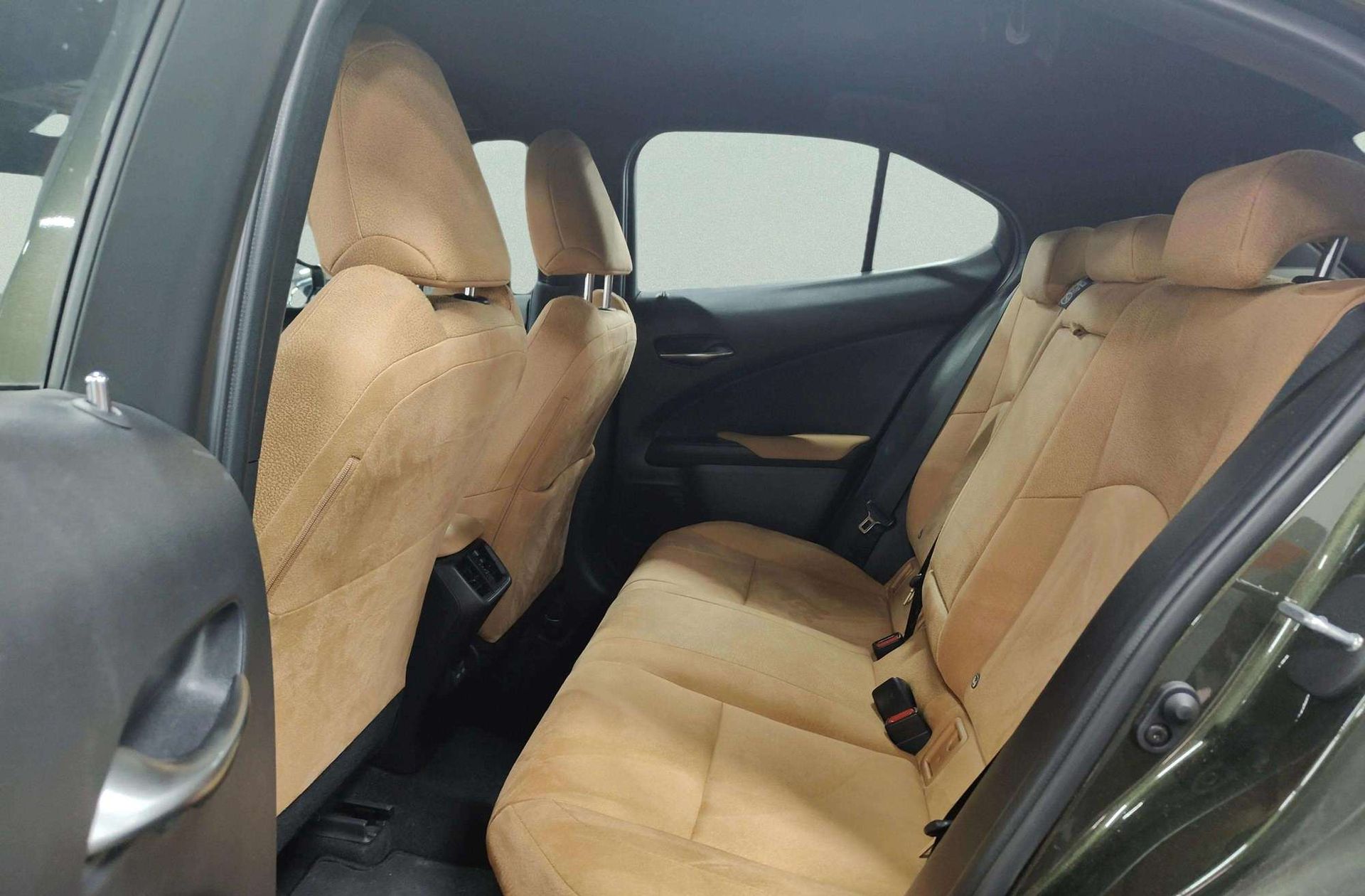 Lexus UX 300h Plus - foto 12