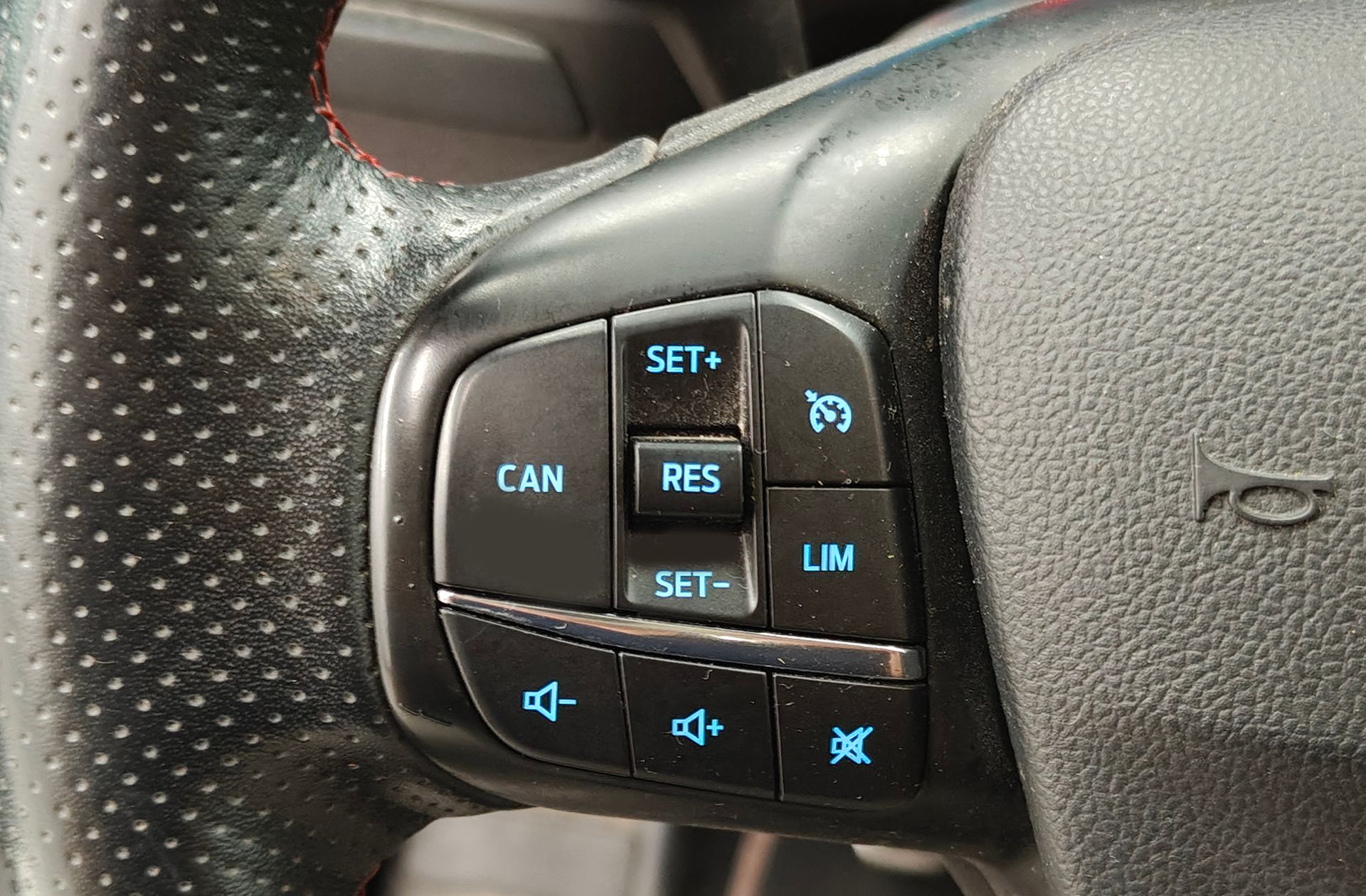 Ford Focus 1.0 EcoBoost ST-Line - foto 25