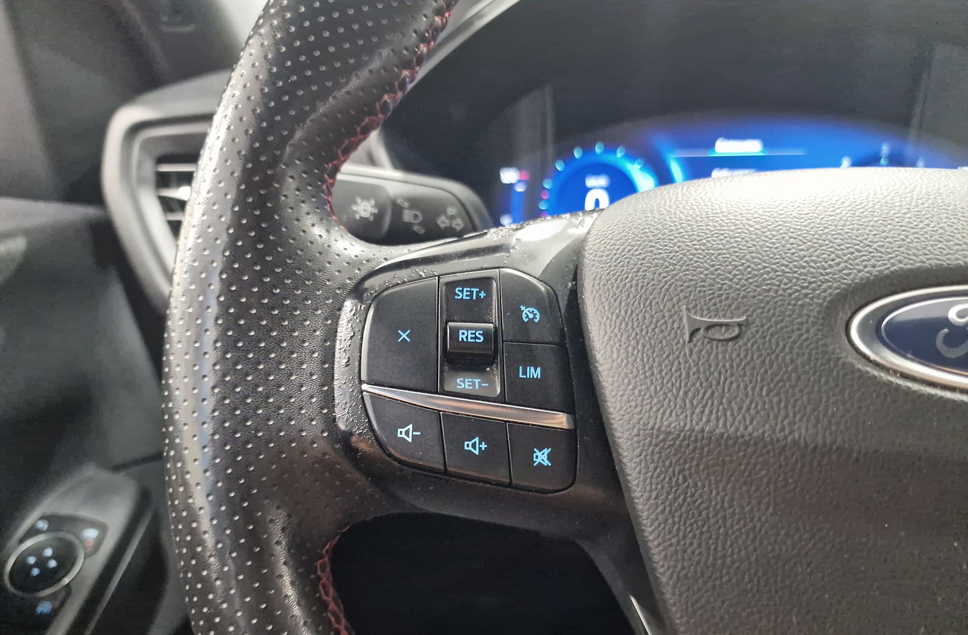 Ford Kuga 1.5 EcoBlue ST-Line - foto 31