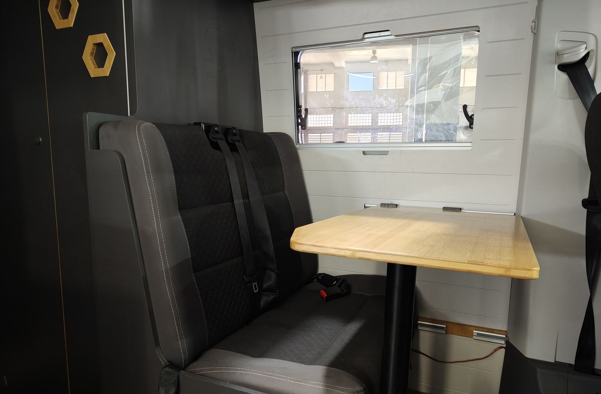 Volkswagen Crafter 35 Furgón Batalla Larga L4H3 2.0 TDI Camperizada 4 plazas - foto 16