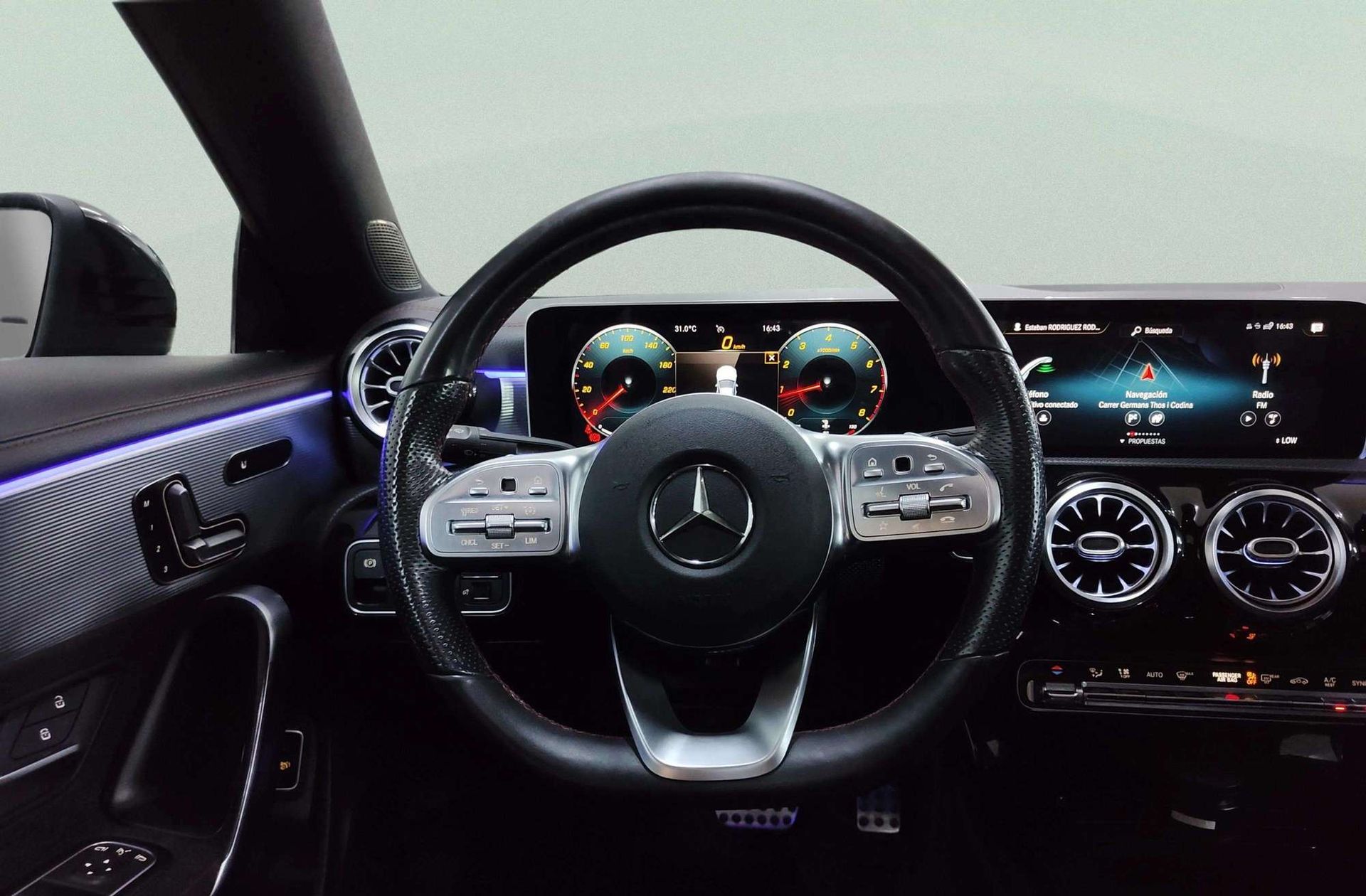 Mercedes-Benz CLA 200 Pack AMG - foto 27