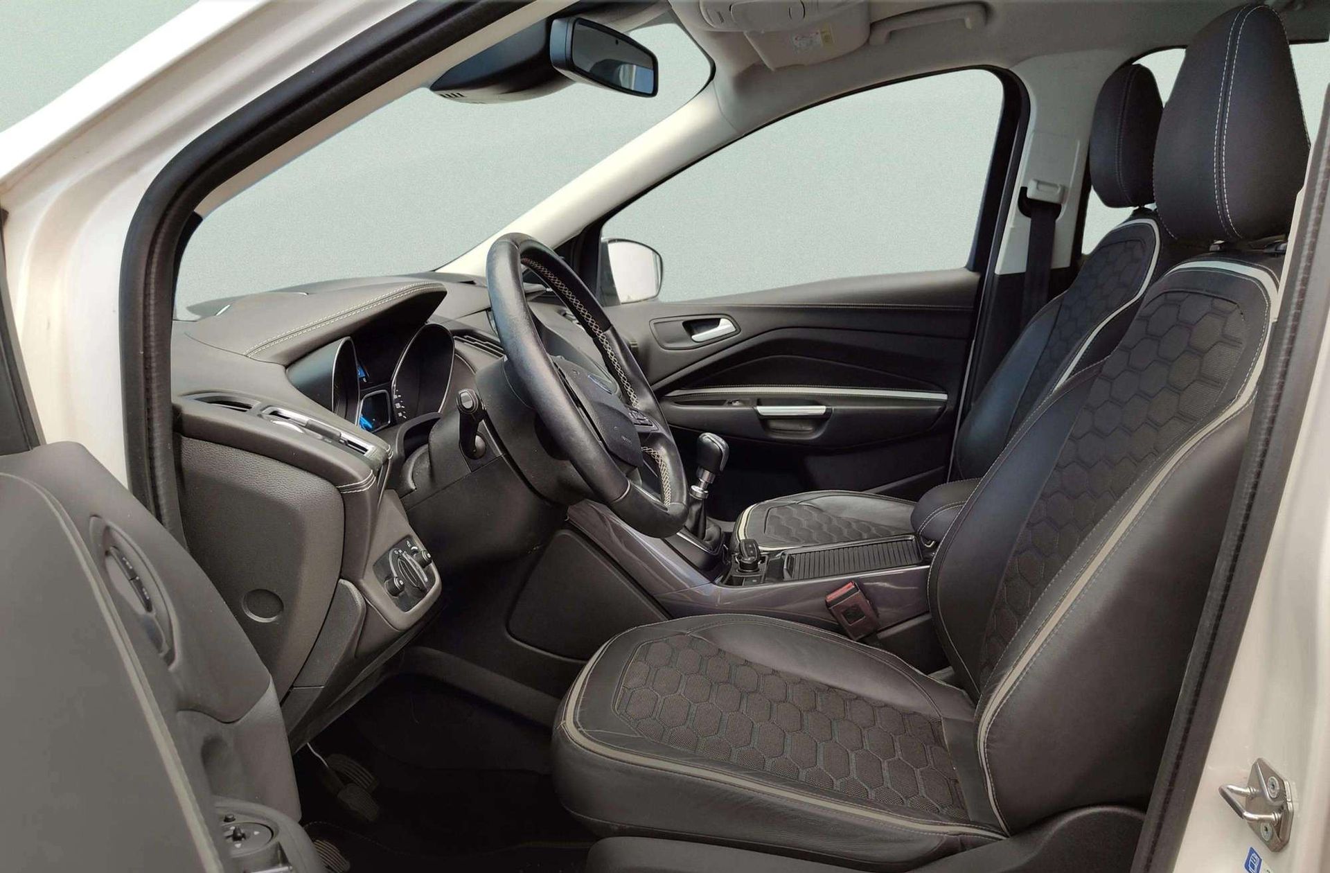 Ford Kuga 1.5 EcoBoost Vignale 4x2 - foto 12