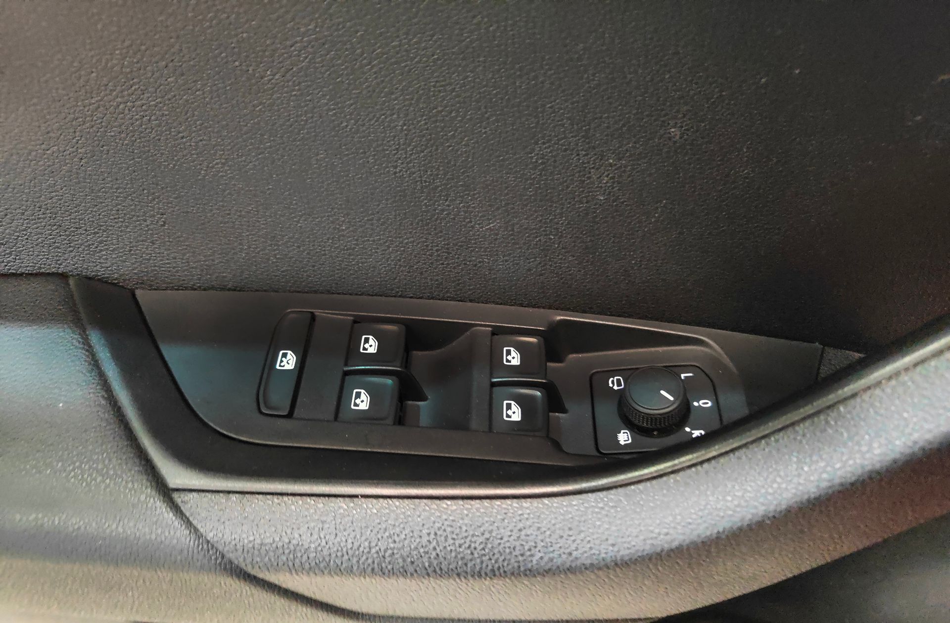 Škoda Karoq 1.5 TSI ACT Sportline DSG - foto 35