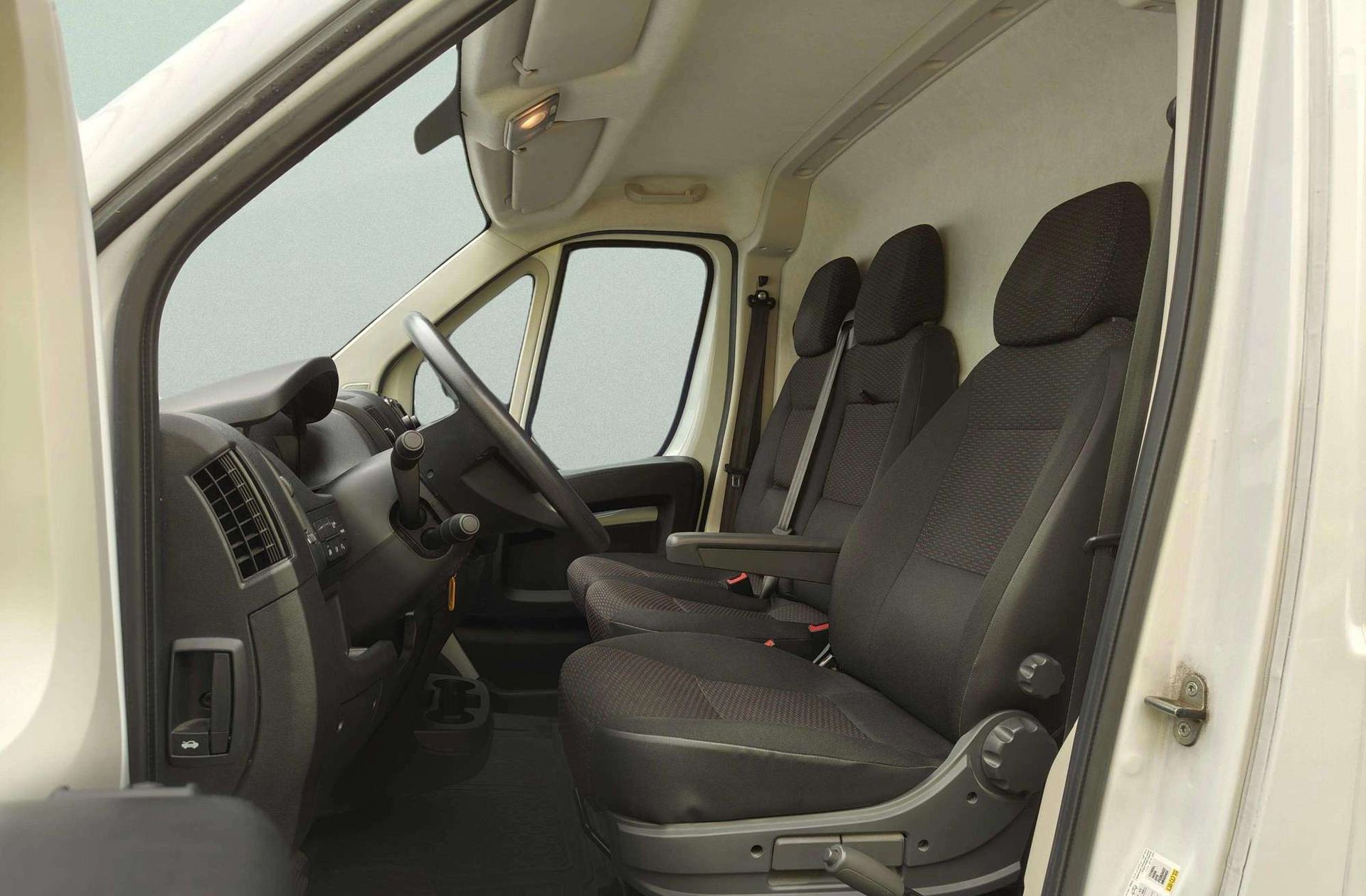 Peugeot Boxer Furgon BlueHDi 120 333 L2H2 - foto 8