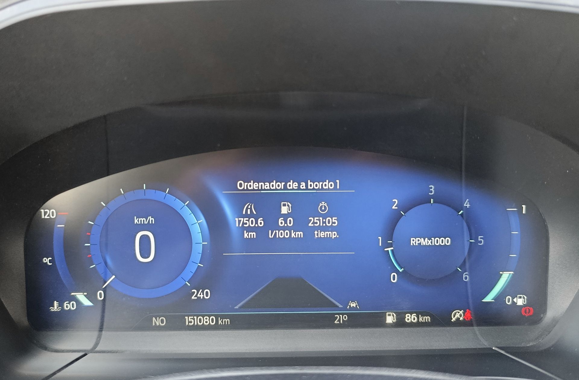 Ford Kuga 1.5 EcoBlue ST-Line - foto 28
