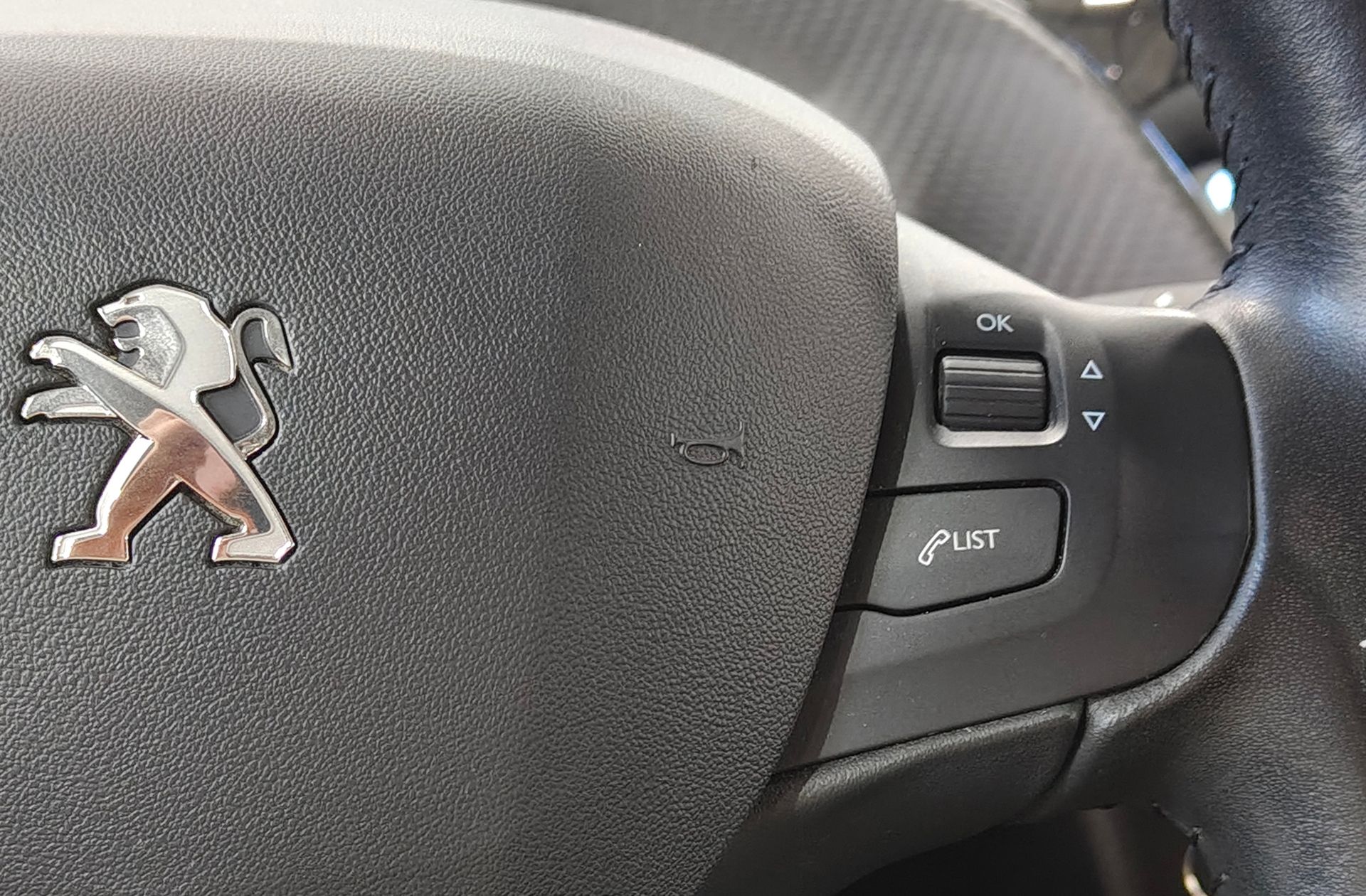Peugeot 208 BlueHDi 100 Signature - foto 25