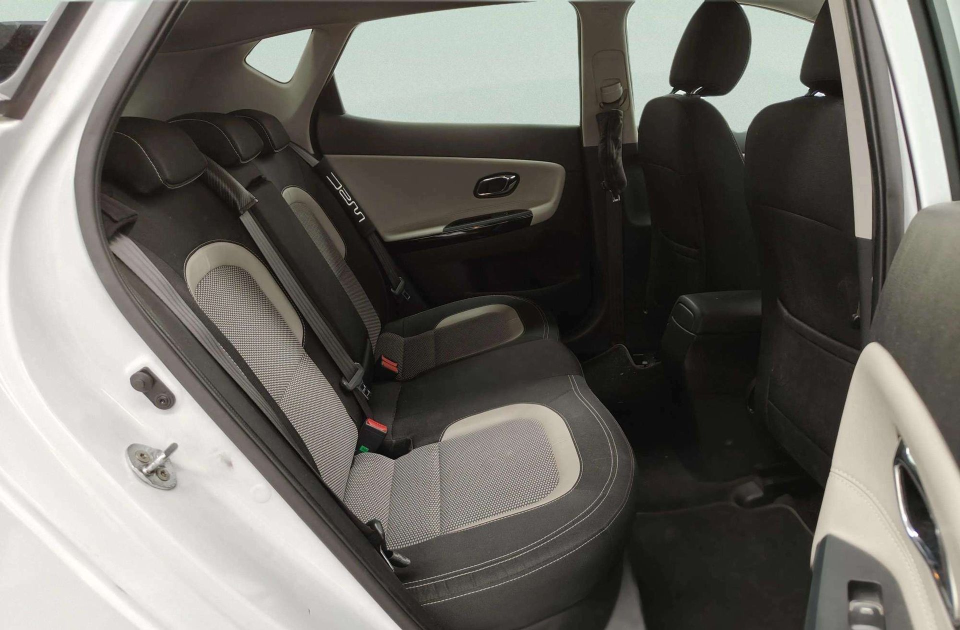 Kia Ceed 1.6 CRDi VGT x-Tech17 - foto 15