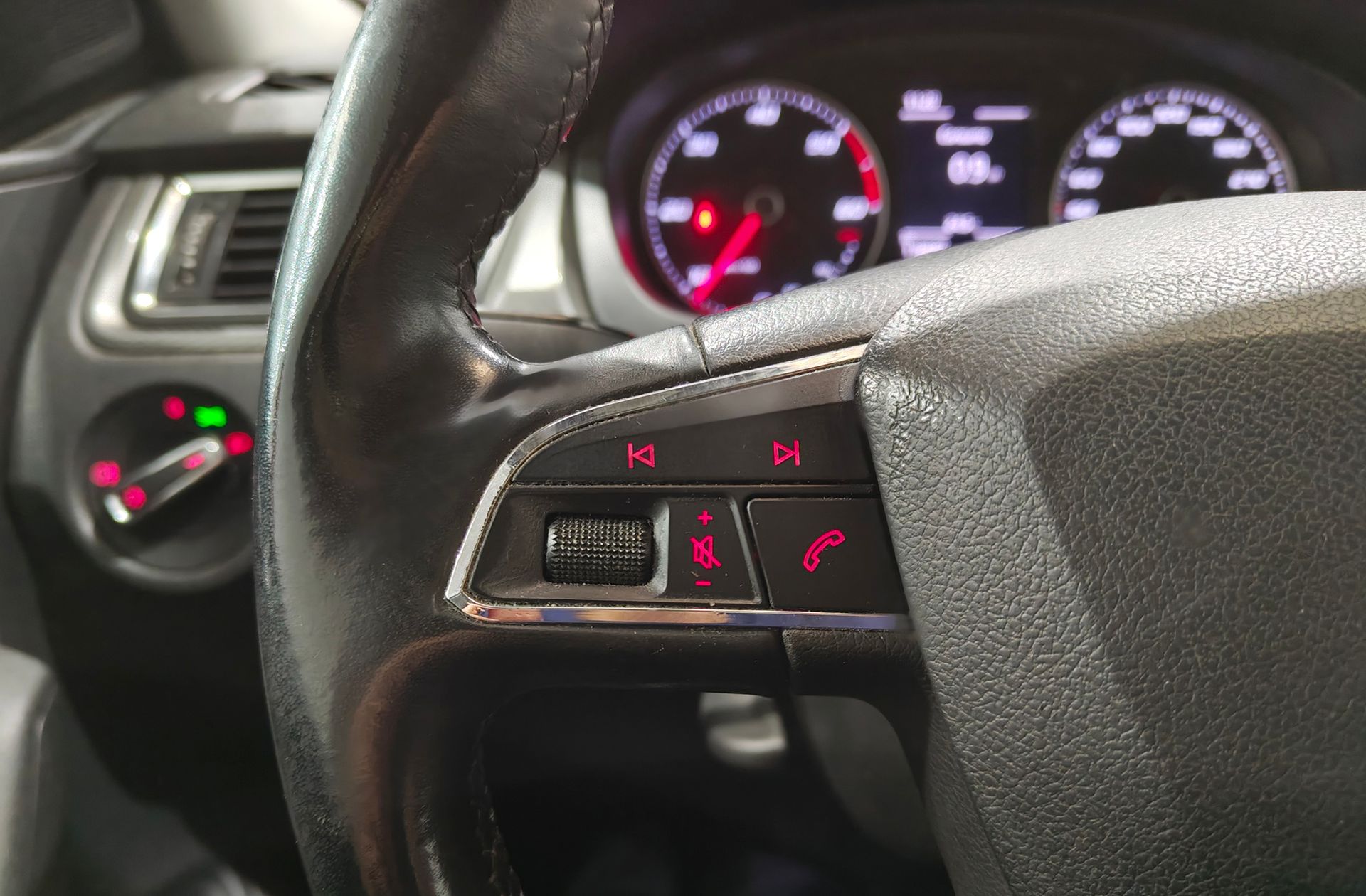 SEAT Toledo 1.6 TDI Style - foto 23