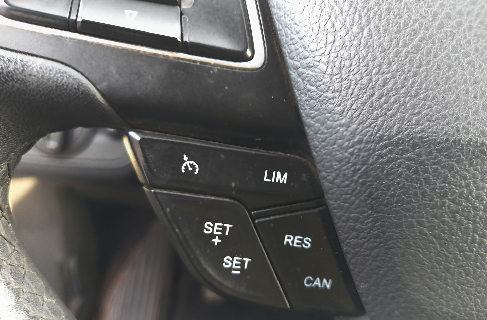 Ford Kuga 2.0 TDCi Titanium 4x4 - foto 23