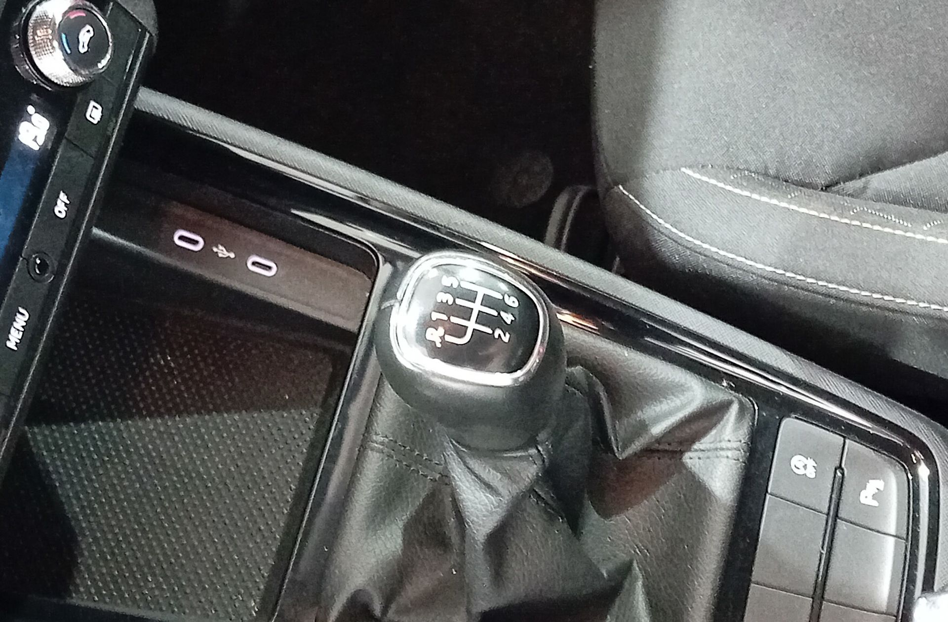 Škoda Scala 1.5 TSI Emotion - foto 5