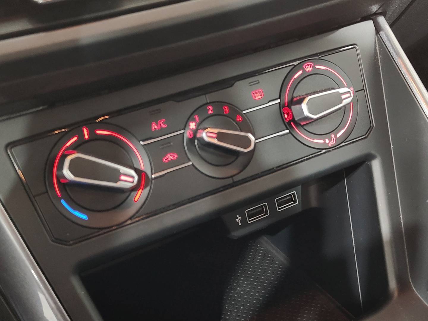 Foto Volkswagen Polo Volkswagen Polo Advance 1.0 TSI (95 CV)