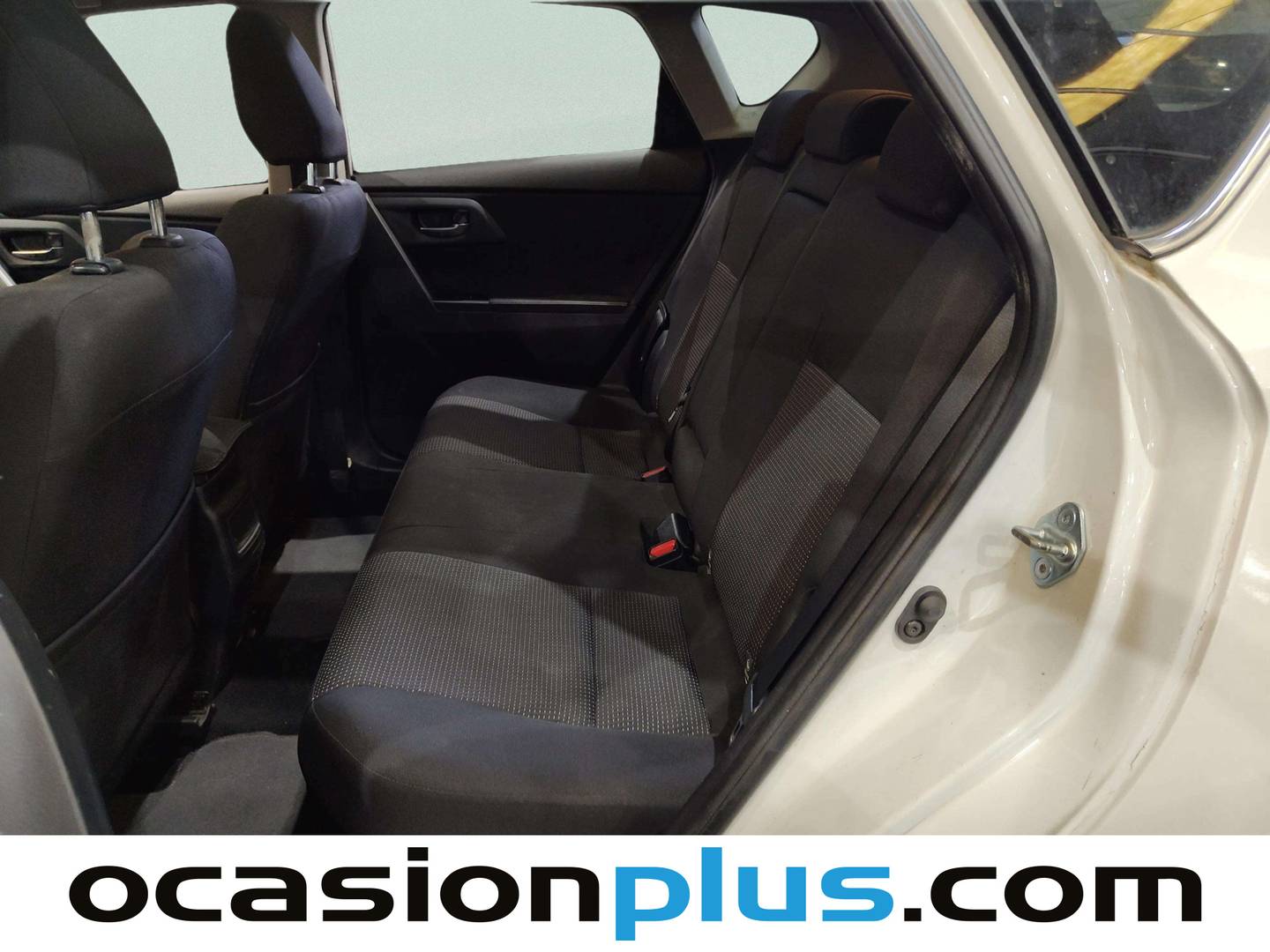 Foto asientos traseros Toyota Auris Toyota Auris Hybrid Active (136 CV)