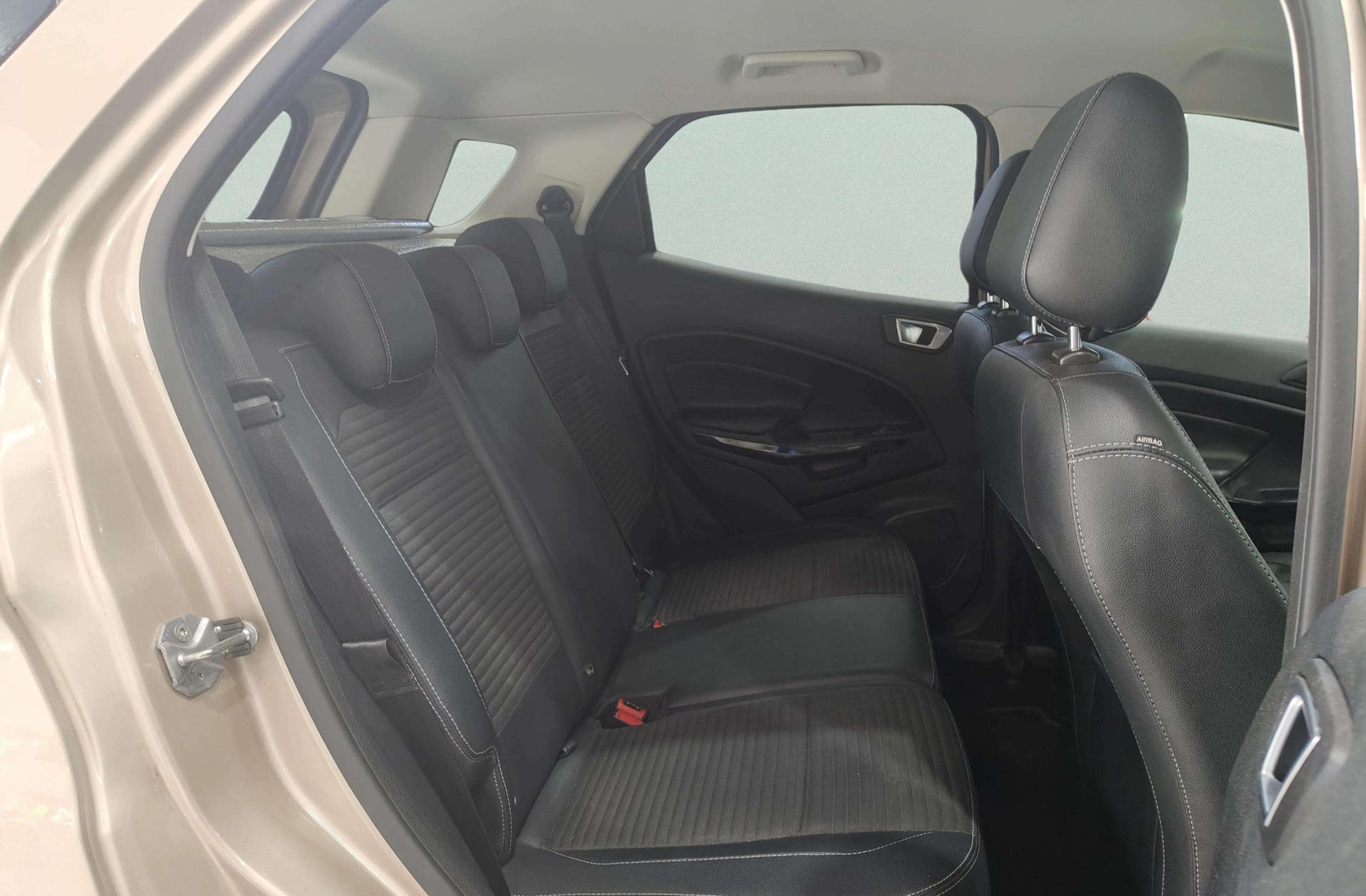 Ford EcoSport 1.0T EcoBoost Titanium - foto 17