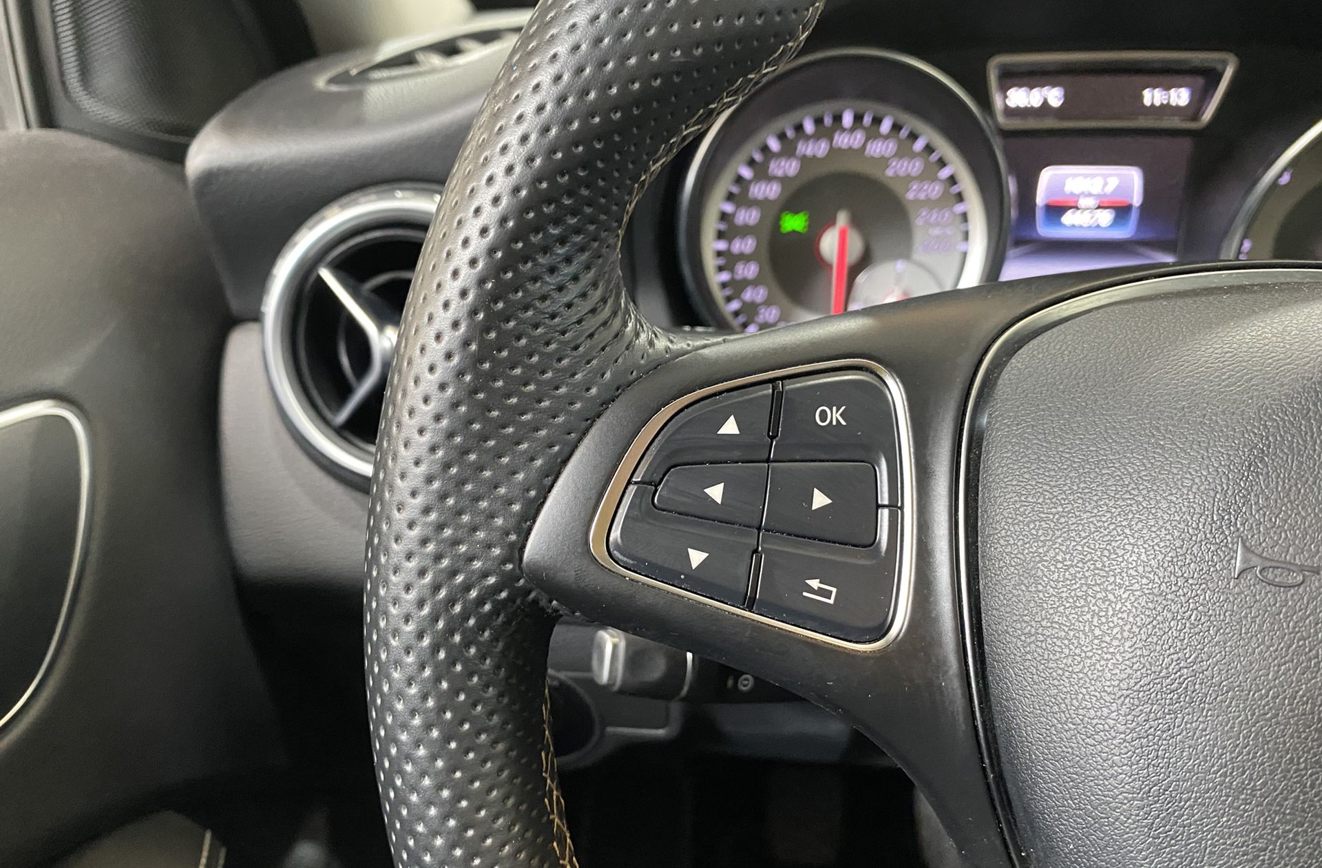 Mercedes-Benz GLA 200 d Urban - foto 24