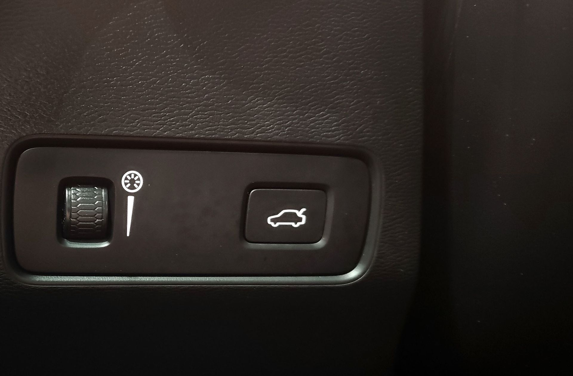 Volvo XC40 T2 Momentum Core - foto 19