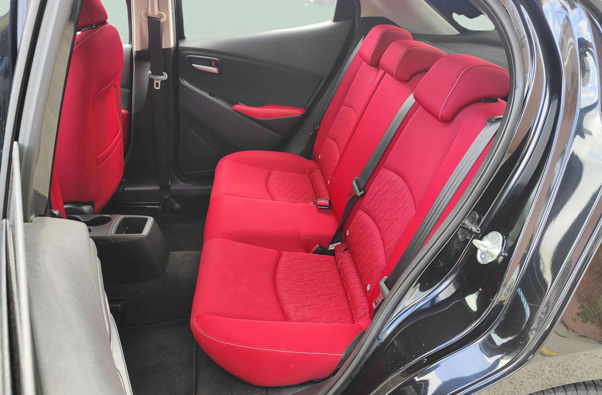 Mazda Mazda2 1.5 GE Style+ Confort Red - foto 11