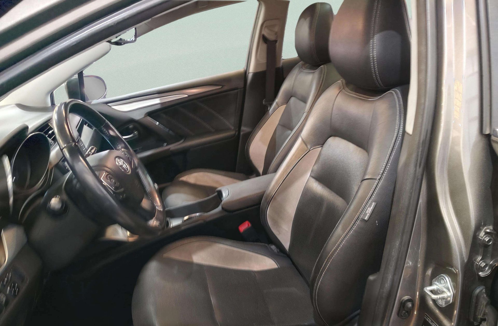 Toyota Avensis 150D Touring Sports Executive TS - foto 12