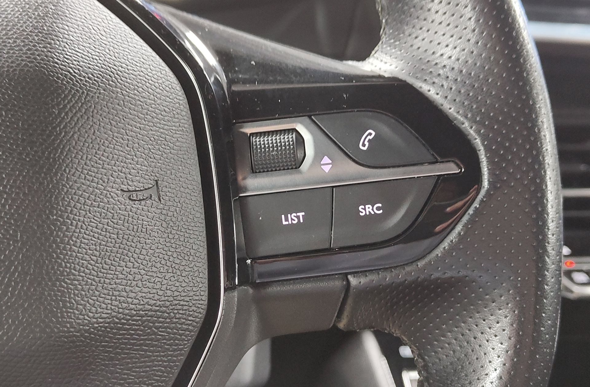 Peugeot 208 PureTech 100 GT Line - foto 33