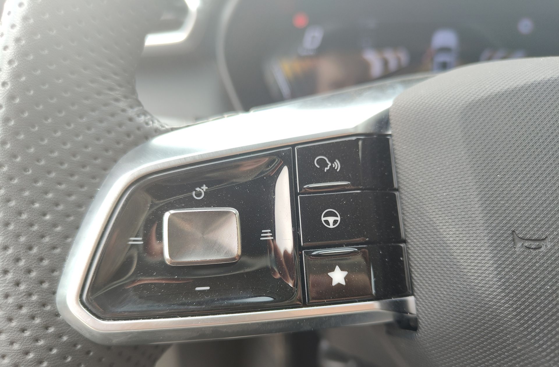 MG ZS 1.5 Hybrid+ Luxury - foto 29
