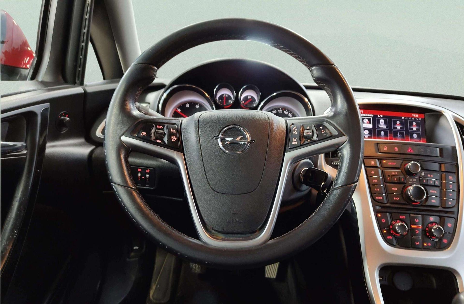 Opel Astra 2.0 CDTi Selective - foto 21
