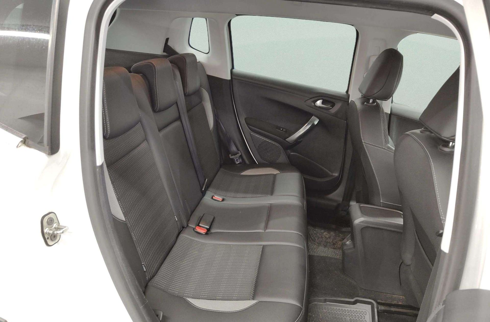 Peugeot 2008 PureTech 110 Allure - foto 19
