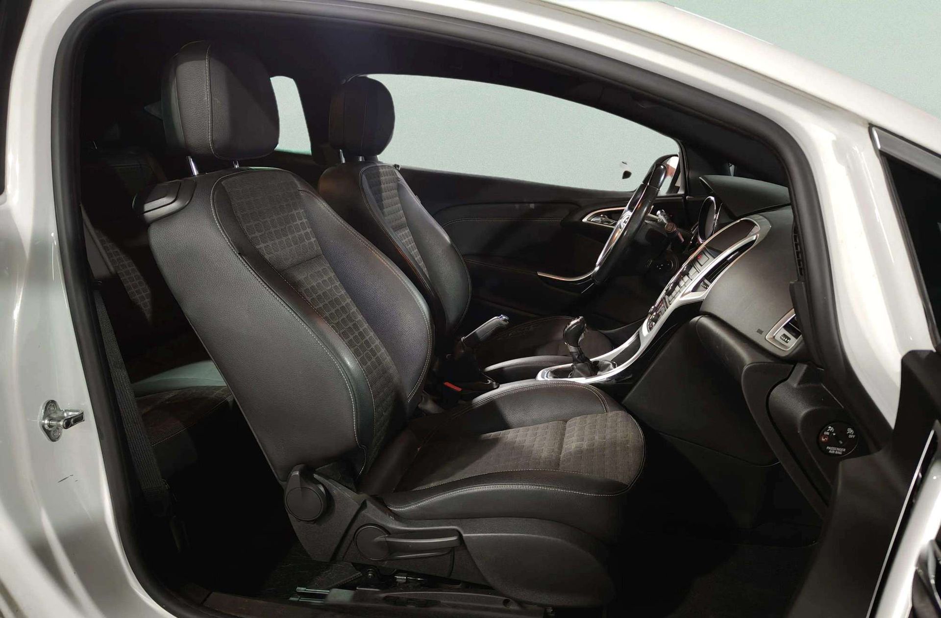 Opel Astra GTC 1.7 CDTI Sportive - foto 18