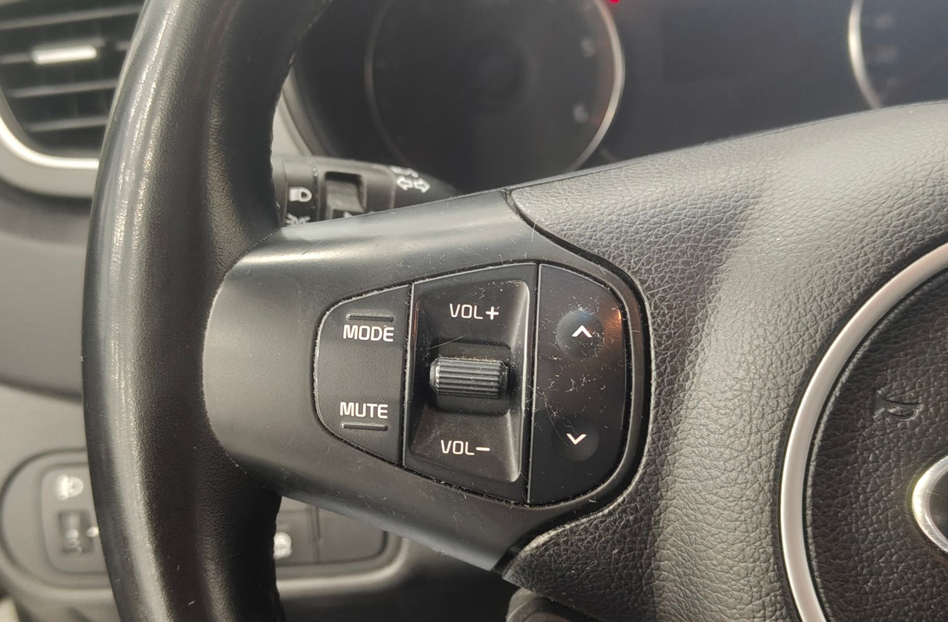 Kia Carens 1.7 CRDi VGT Eco-Dynamics Basic - foto 23