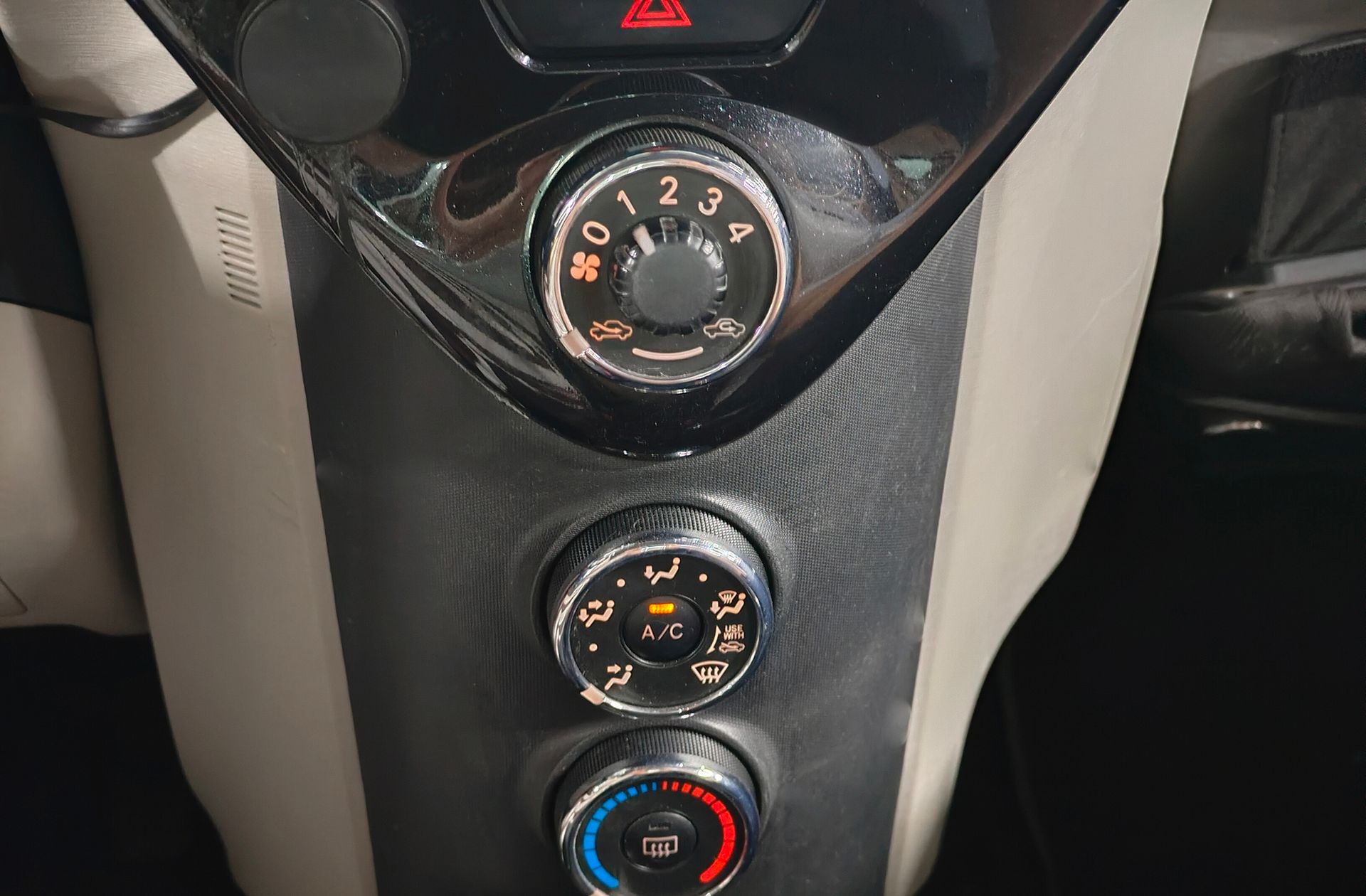 Toyota iQ 1.33 VVT-i MultiDrive S - foto 24
