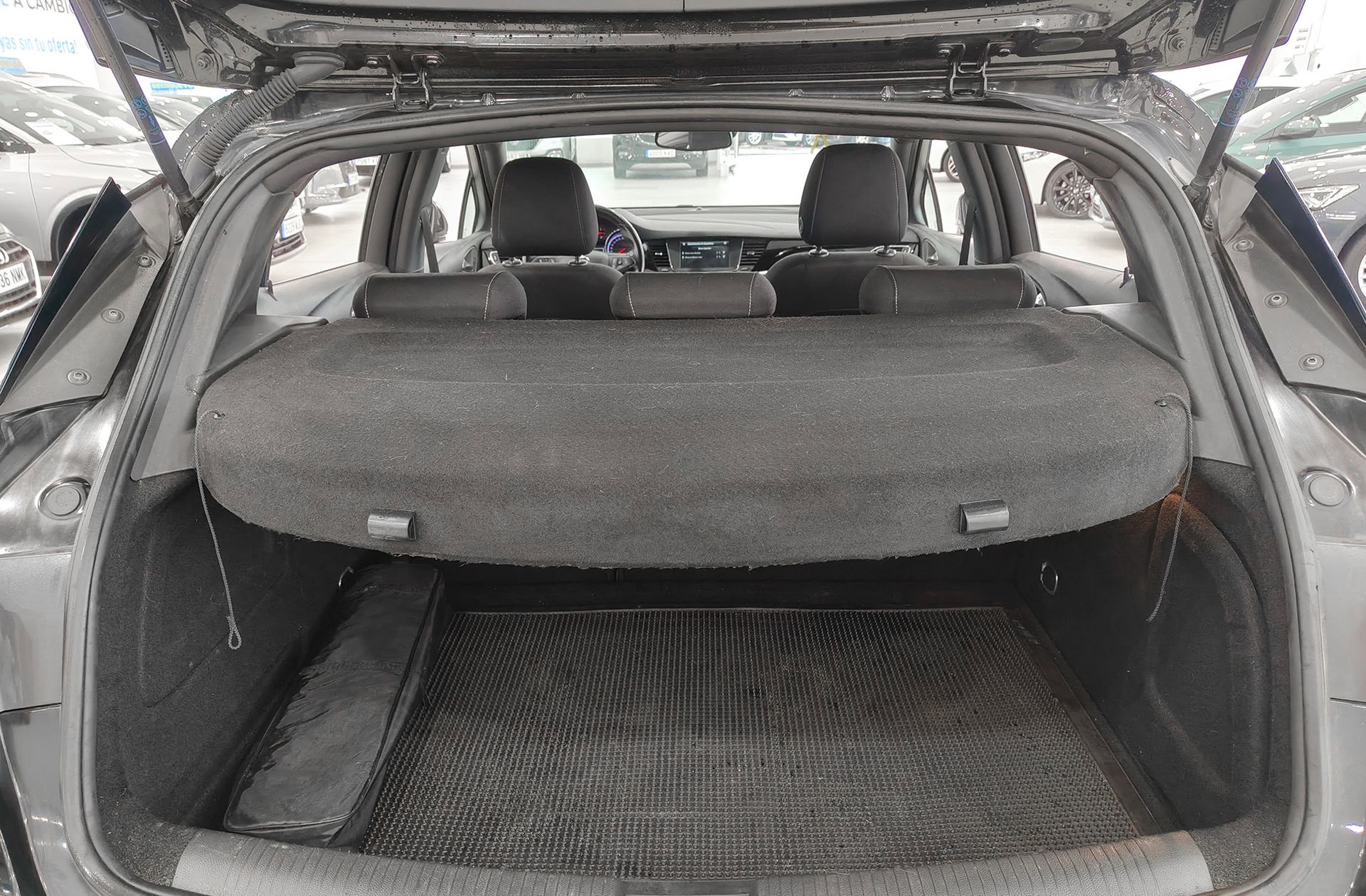 Opel Astra 1.6 CDTi Dynamic - foto 15