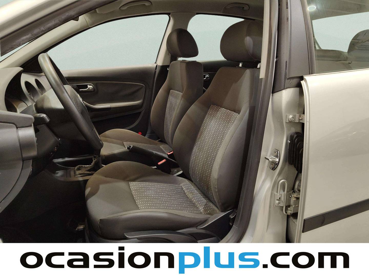 Foto asientos delanteros Seat Ibiza Seat Ibiza 1.4 16v Reference (75 CV)