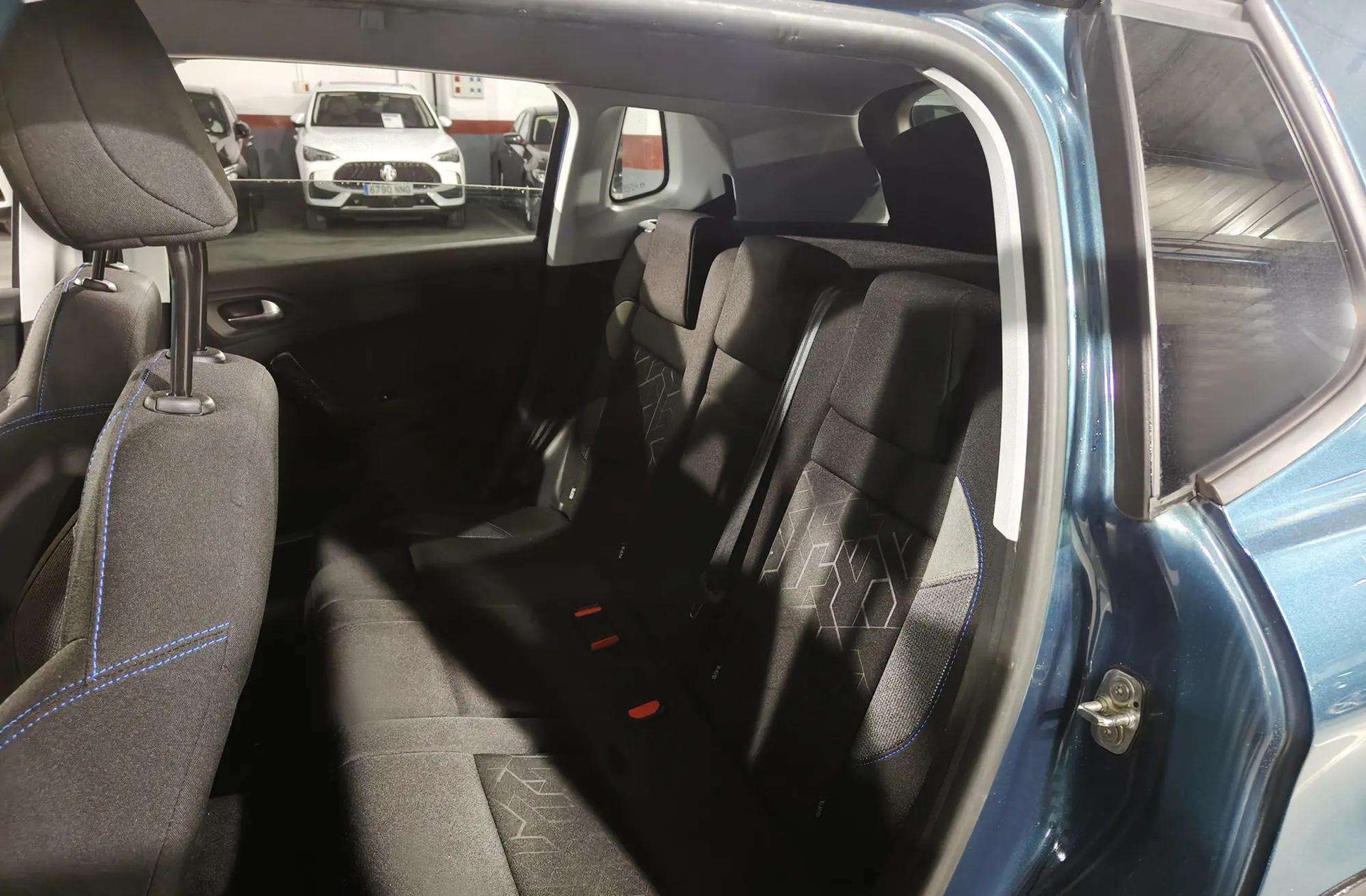 Peugeot 2008 BlueHDi 100 Signature - foto 11