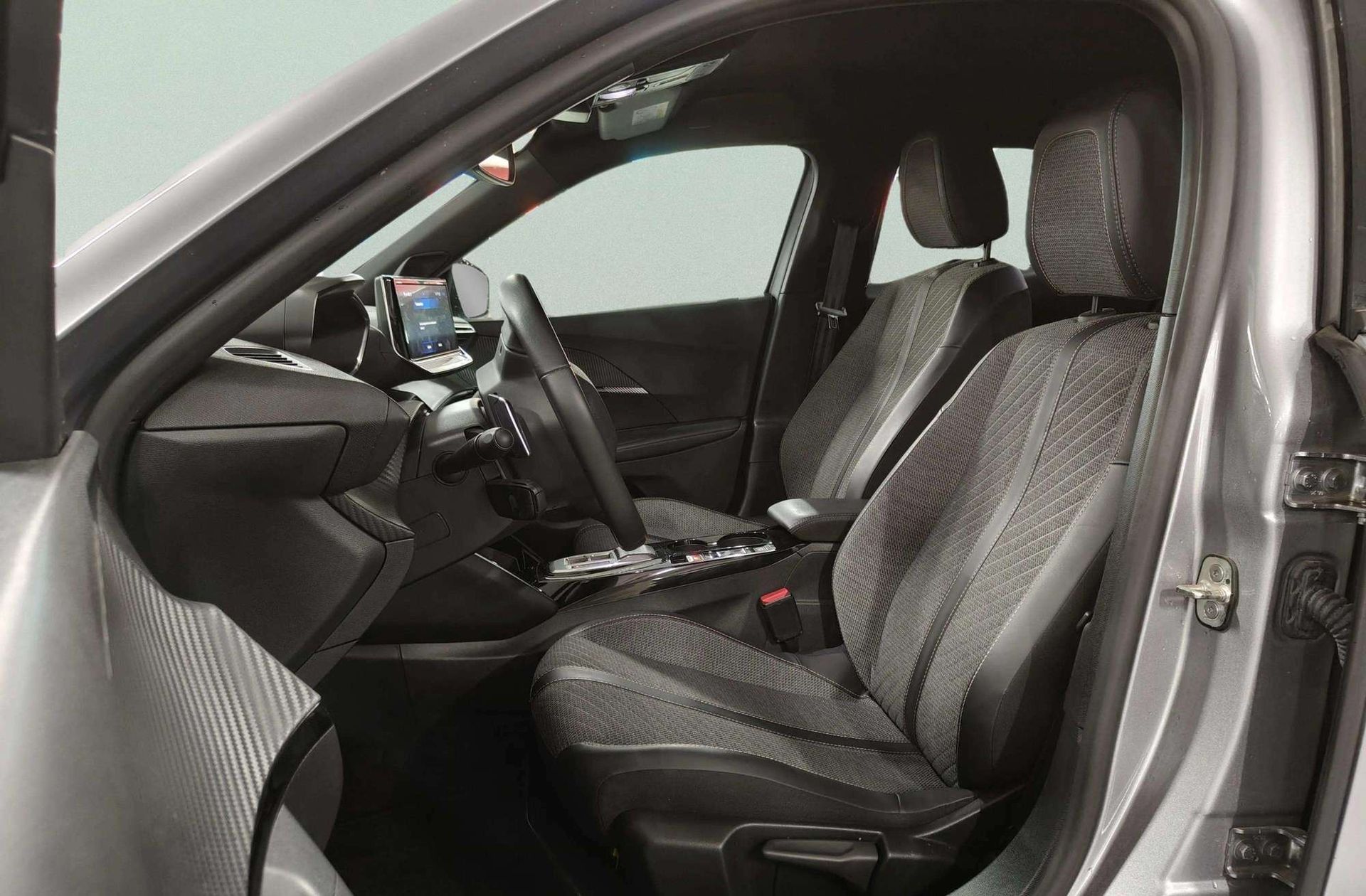 Peugeot 2008 Allure Hybrid eDCS6 - foto 11