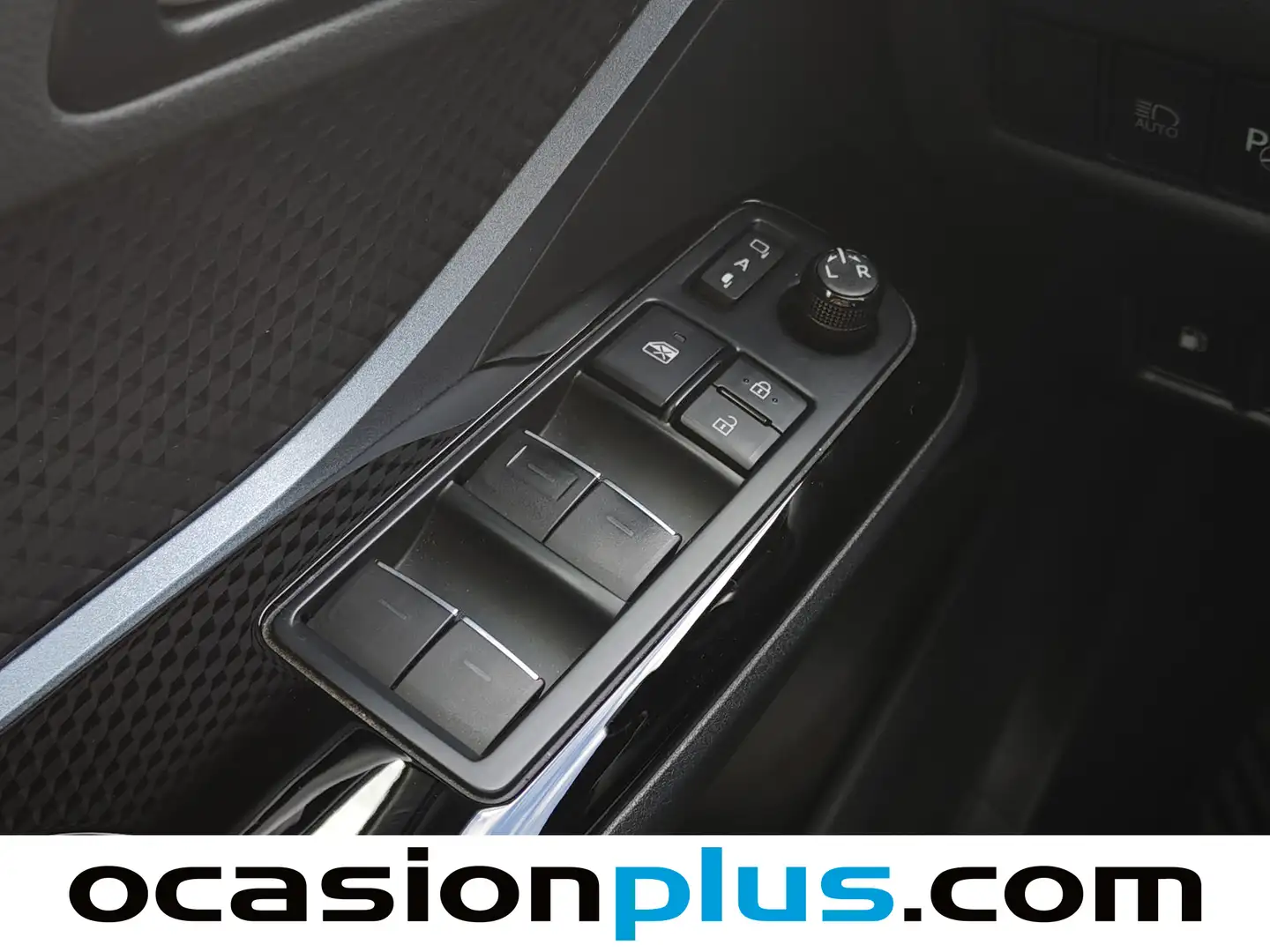 Foto Toyota C-HR Toyota C-HR 180H Advance Luxury (184 CV)