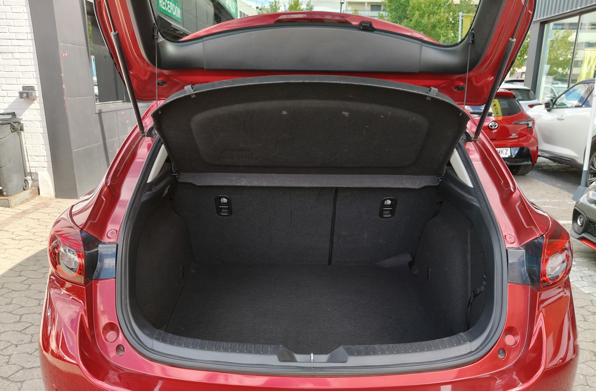 Mazda Mazda3 2.0 GE Black Tech Edition - foto 16