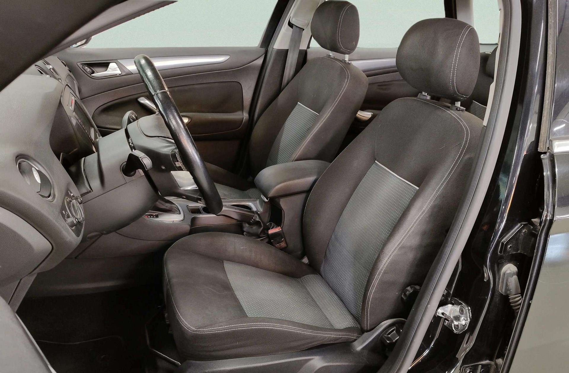 Ford Mondeo SportBreak 2.0 TDCi Limited Edition - foto 10