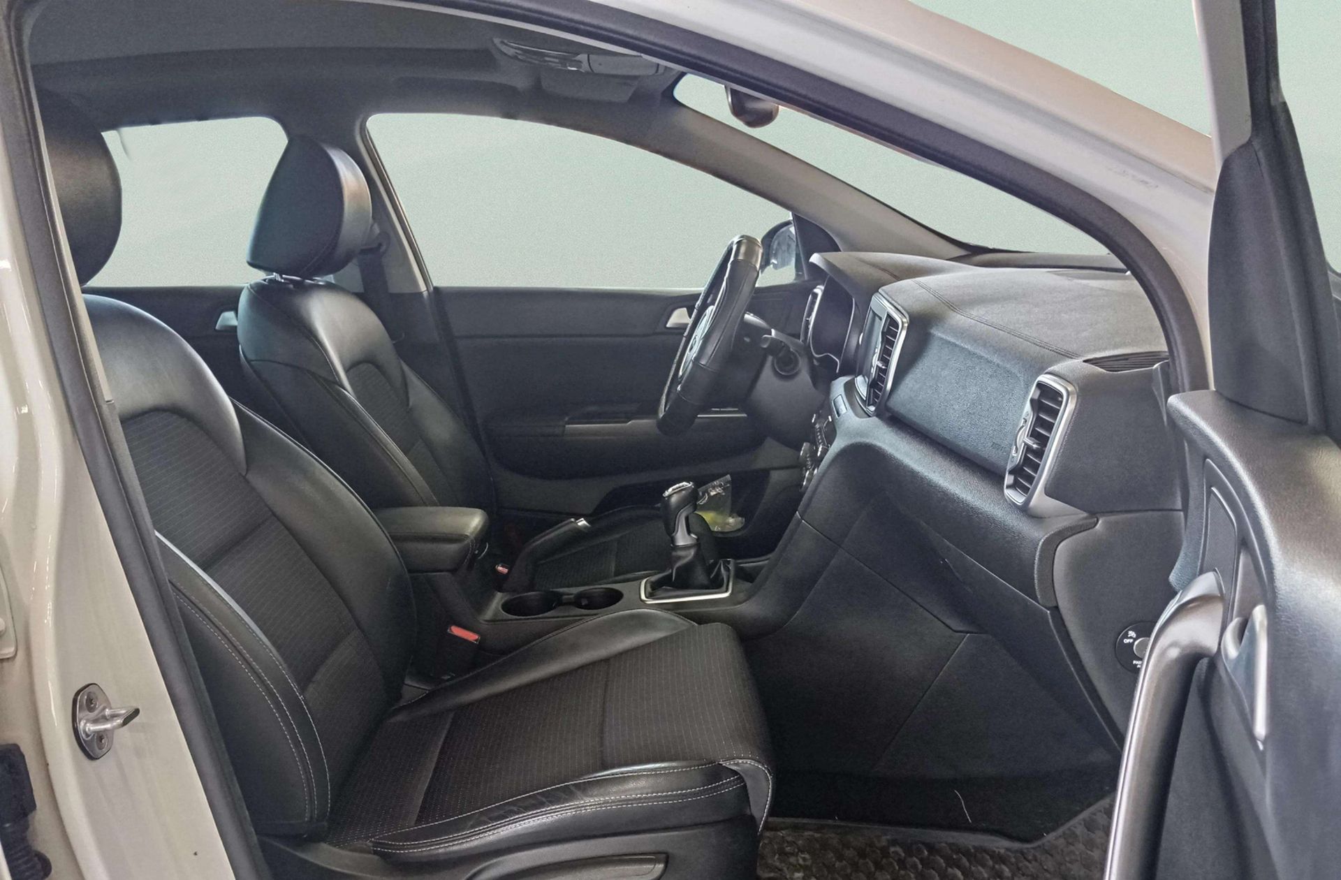 Kia Sportage 1.7 CRDi VGT Eco-Dynamics x-Tech17 4x2 - foto 17