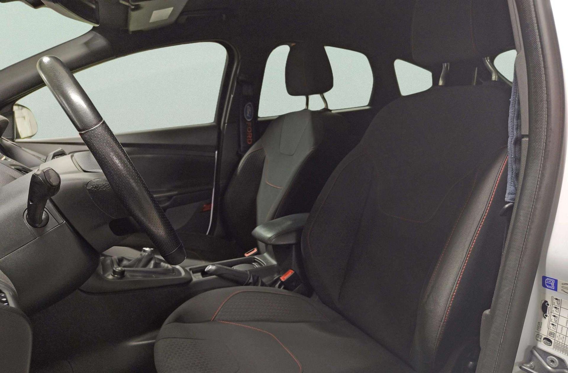 Ford Focus 1.5 TDCi ST-Line - foto 9