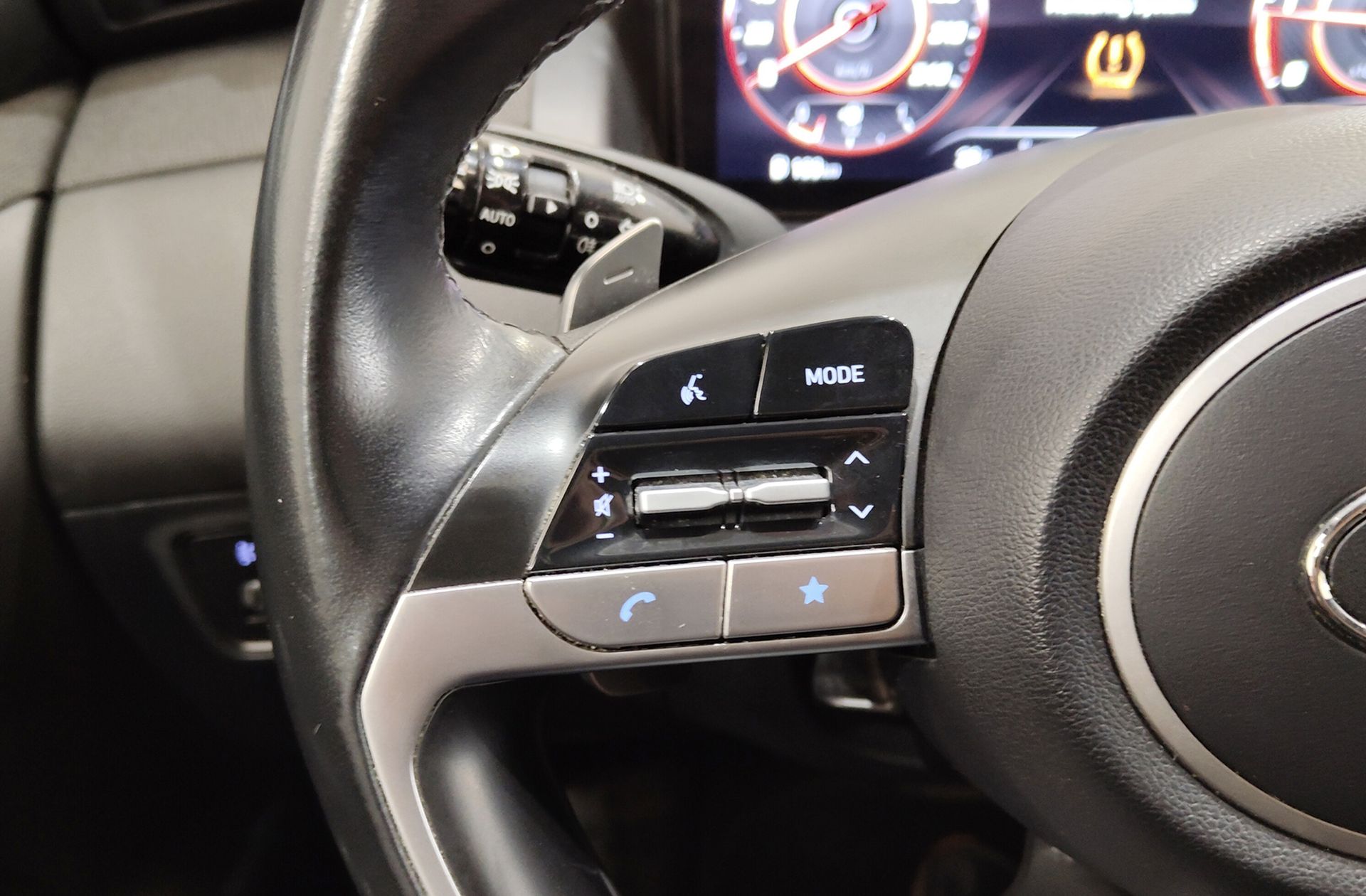 Hyundai Tucson 1.6 T-GDi 48V Tecno Sky DCT - foto 31