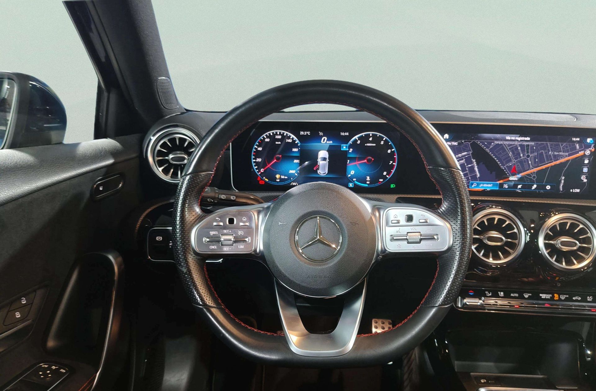 Mercedes-Benz Clase A 180 Pack AMG - foto 32