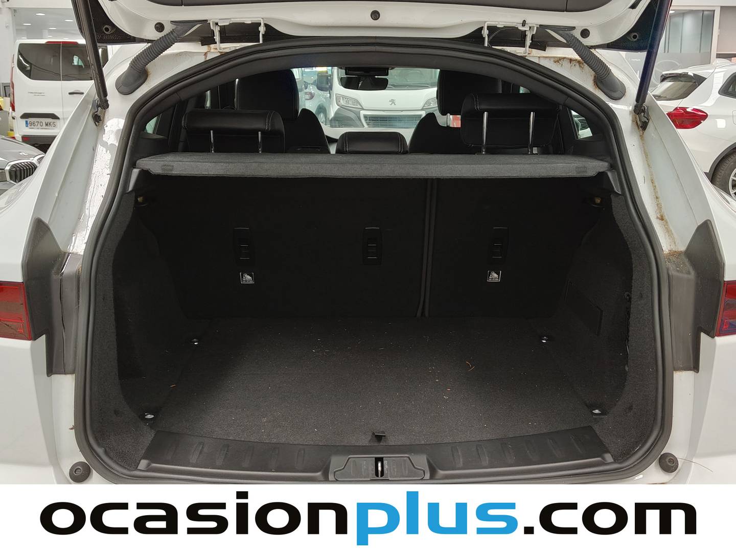 Foto Jaguar E-Pace Jaguar E-PACE 2.0P R-Dynamic 4WD Auto  (200 CV)